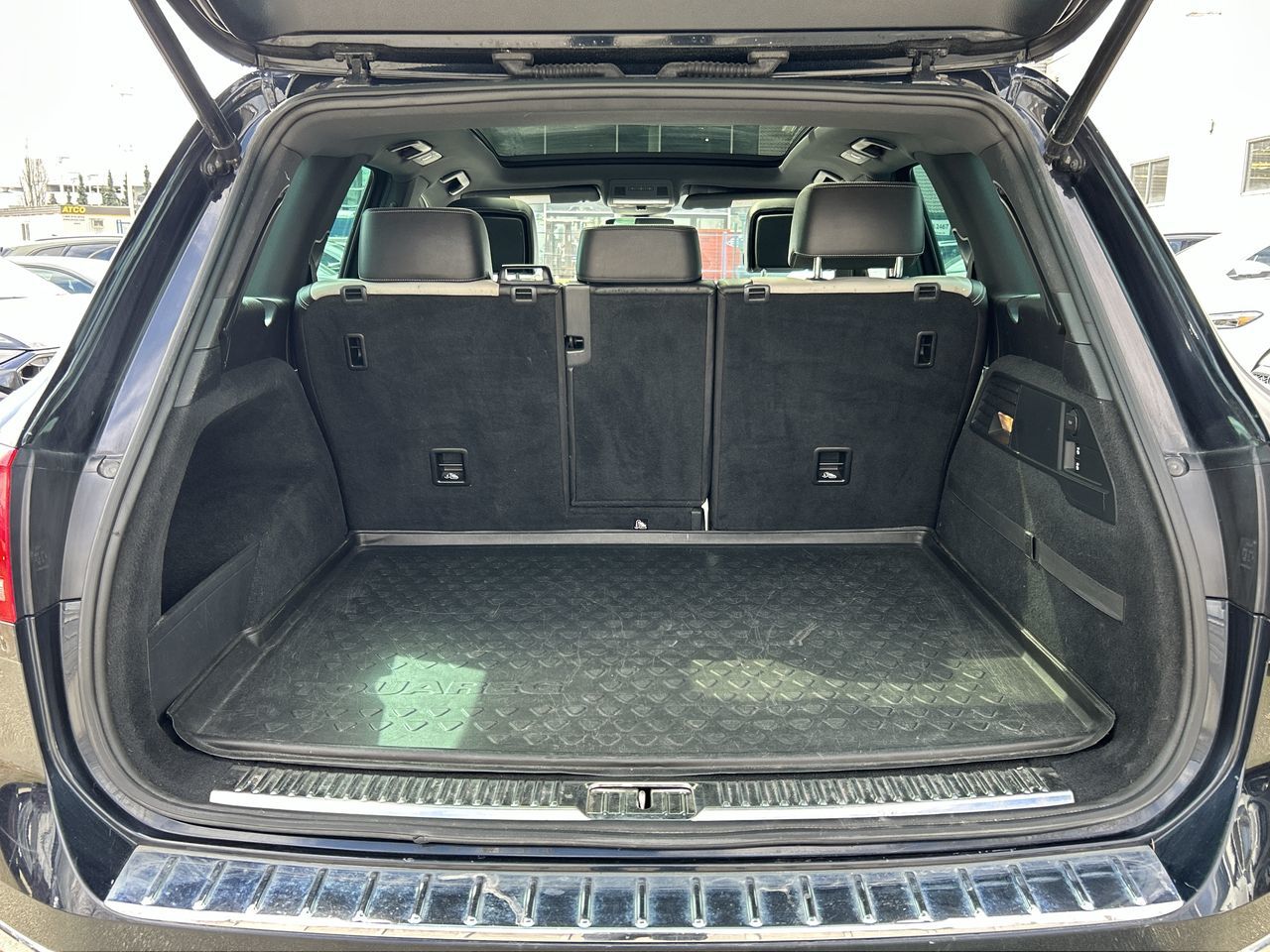 2017 Volkswagen Touareg in North Vancouver, British Columbia