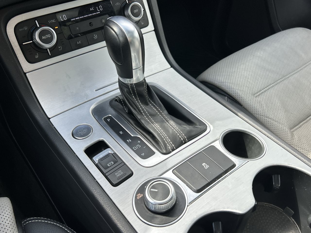 2017 Volkswagen Touareg in North Vancouver, British Columbia