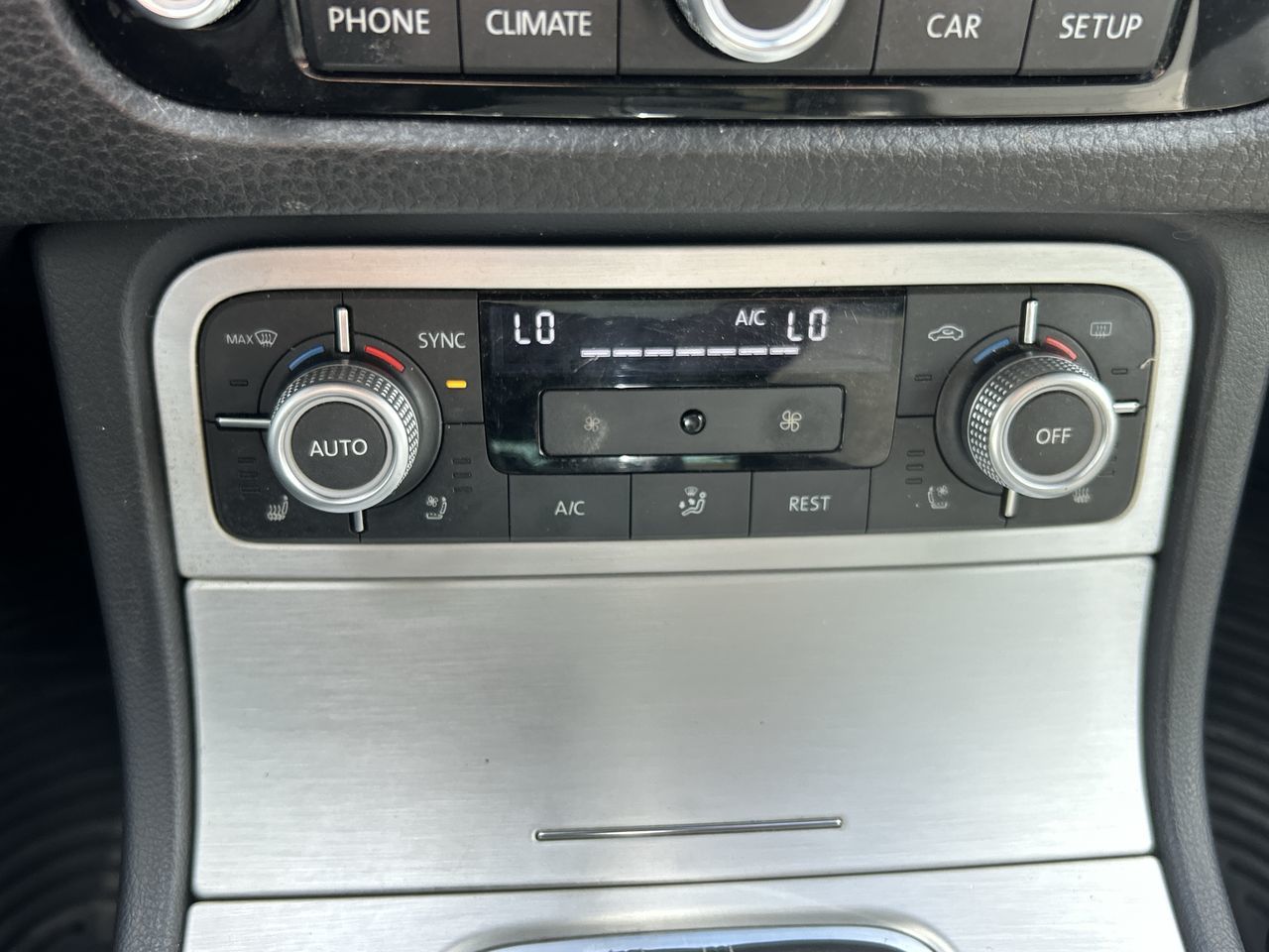 2017 Volkswagen Touareg in North Vancouver, British Columbia