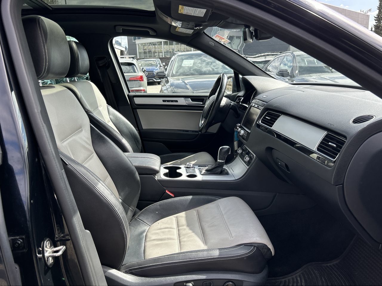 2017 Volkswagen Touareg in North Vancouver, British Columbia