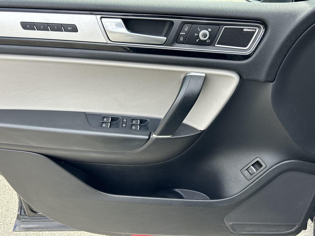 2017 Volkswagen Touareg in North Vancouver, British Columbia