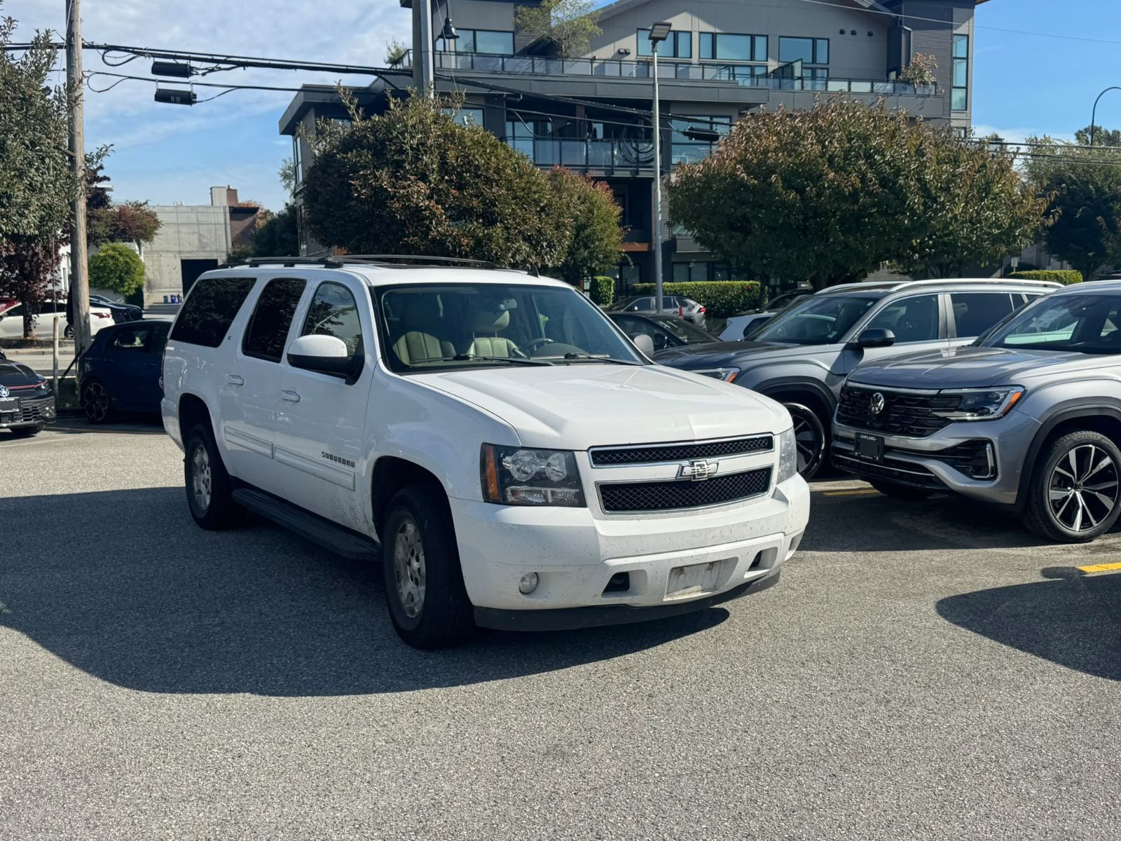 Photo 2011 Chevrolet Suburban LT #4