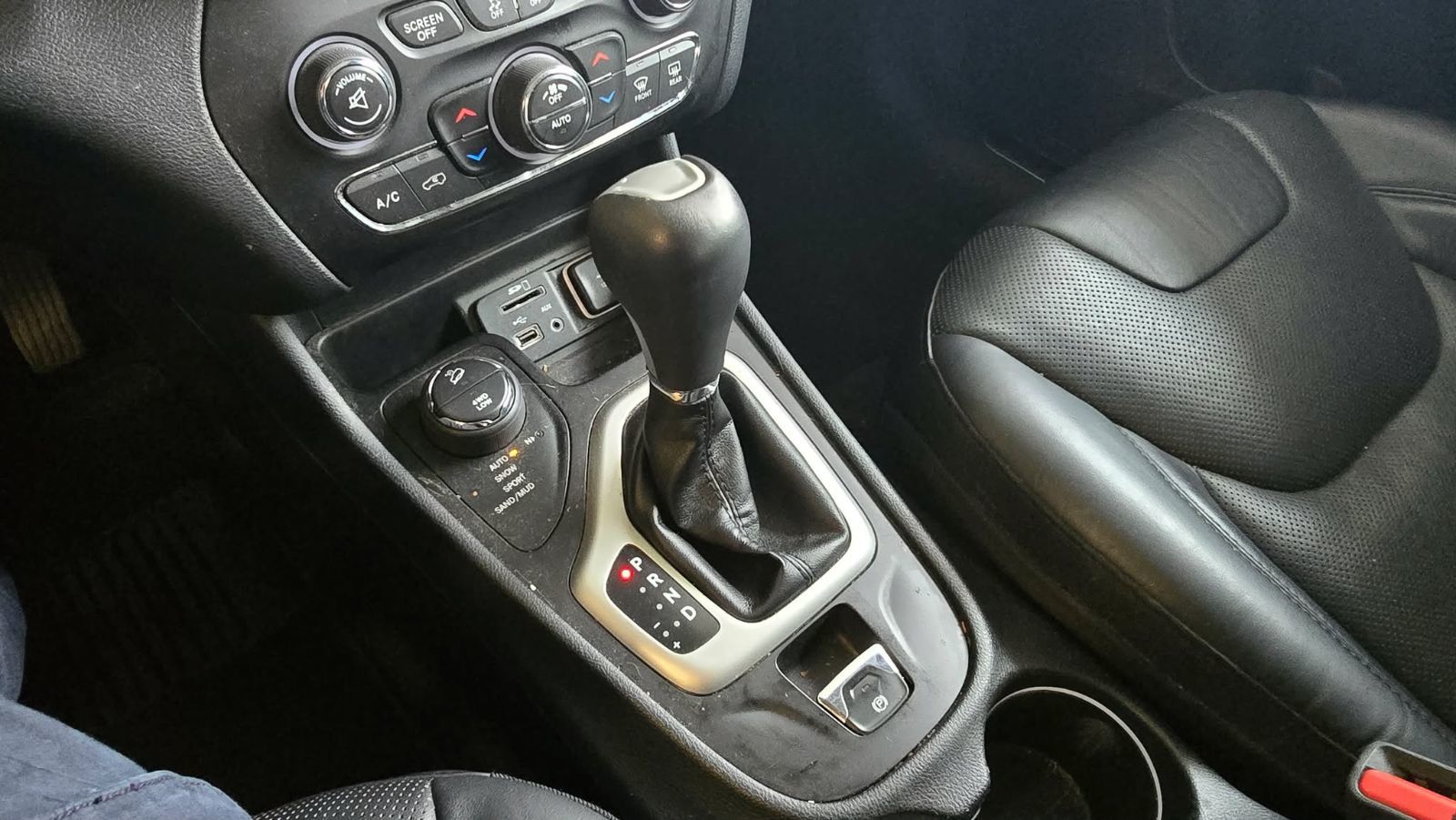 Photo 2016 Jeep Cherokee Overland #6