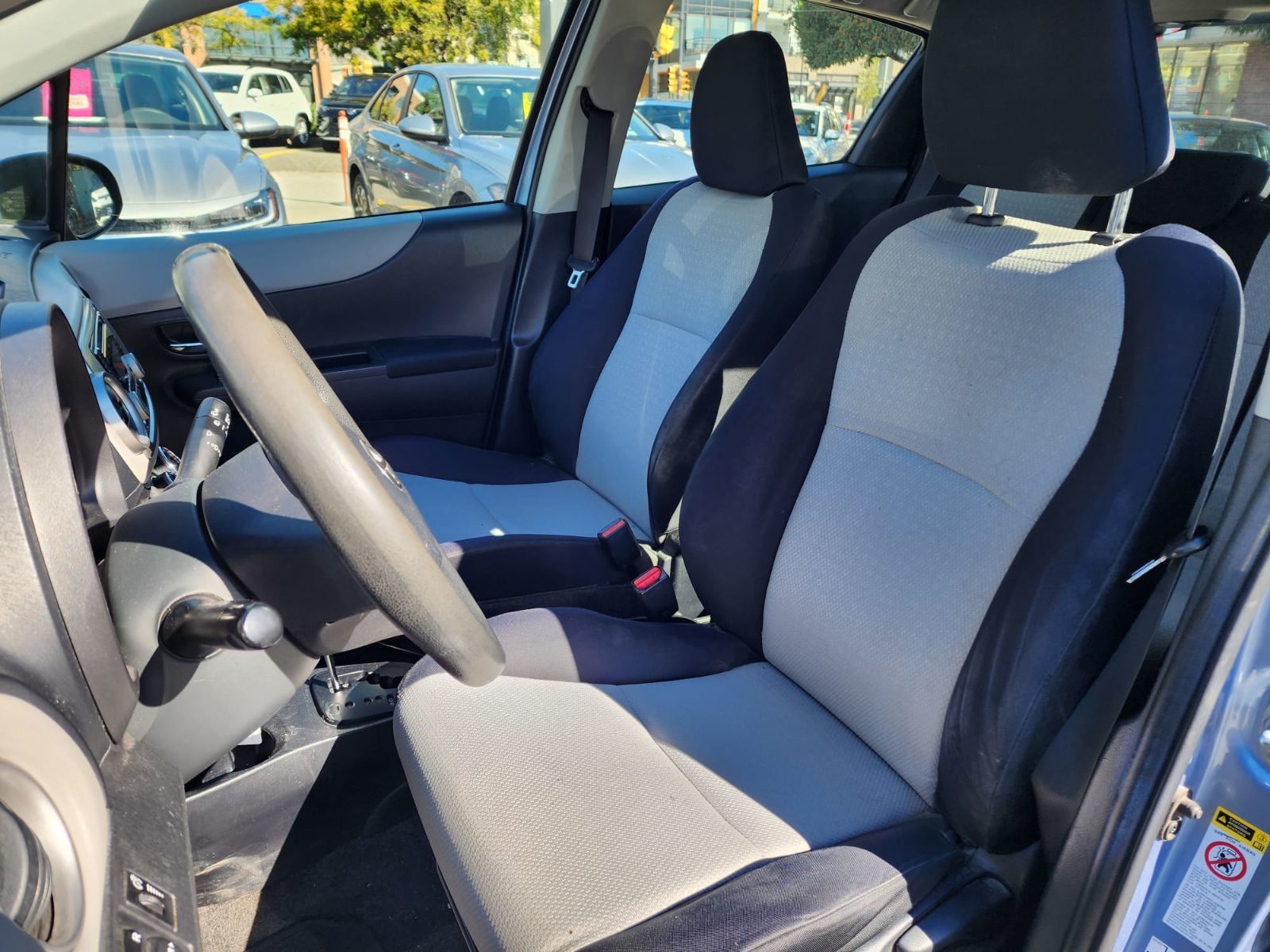 Photo 2012 Toyota Yaris #2
