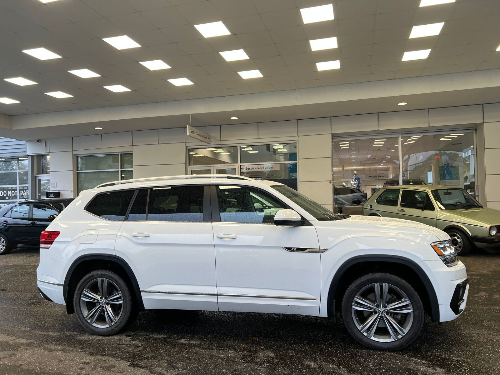 2019 Volkswagen Atlas Highline 3.6L 4MOTION | R Line Package | 3rd Row Just Arrived! Local Vehicle, Well Equipped