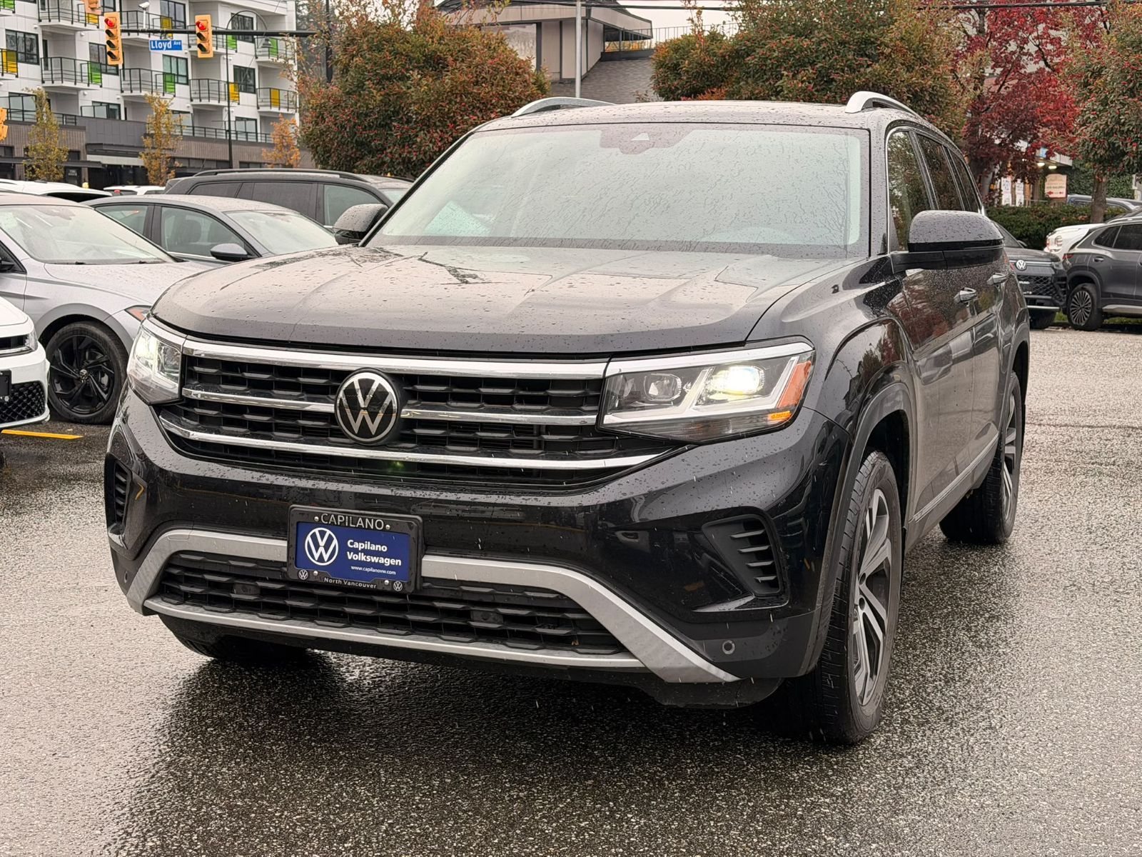 Photo 2023 Volkswagen Atlas Highline 3.6L 4MOTION | Captain's Chair Package #1