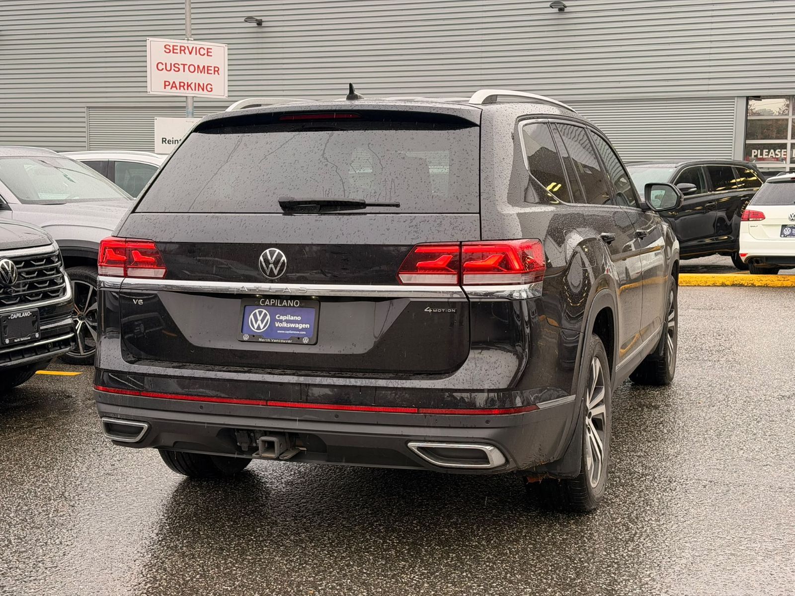 Photo 2023 Volkswagen Atlas Highline 3.6L 4MOTION | Captain's Chair Package #7