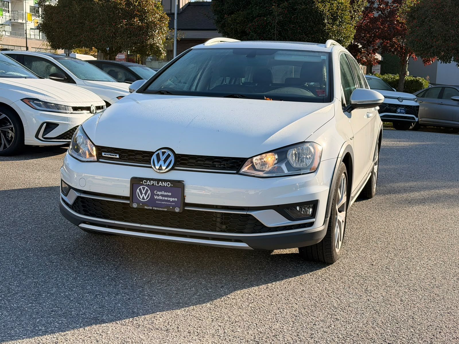 Photo 2017 Volkswagen Golf Alltrack Sportwagen #2