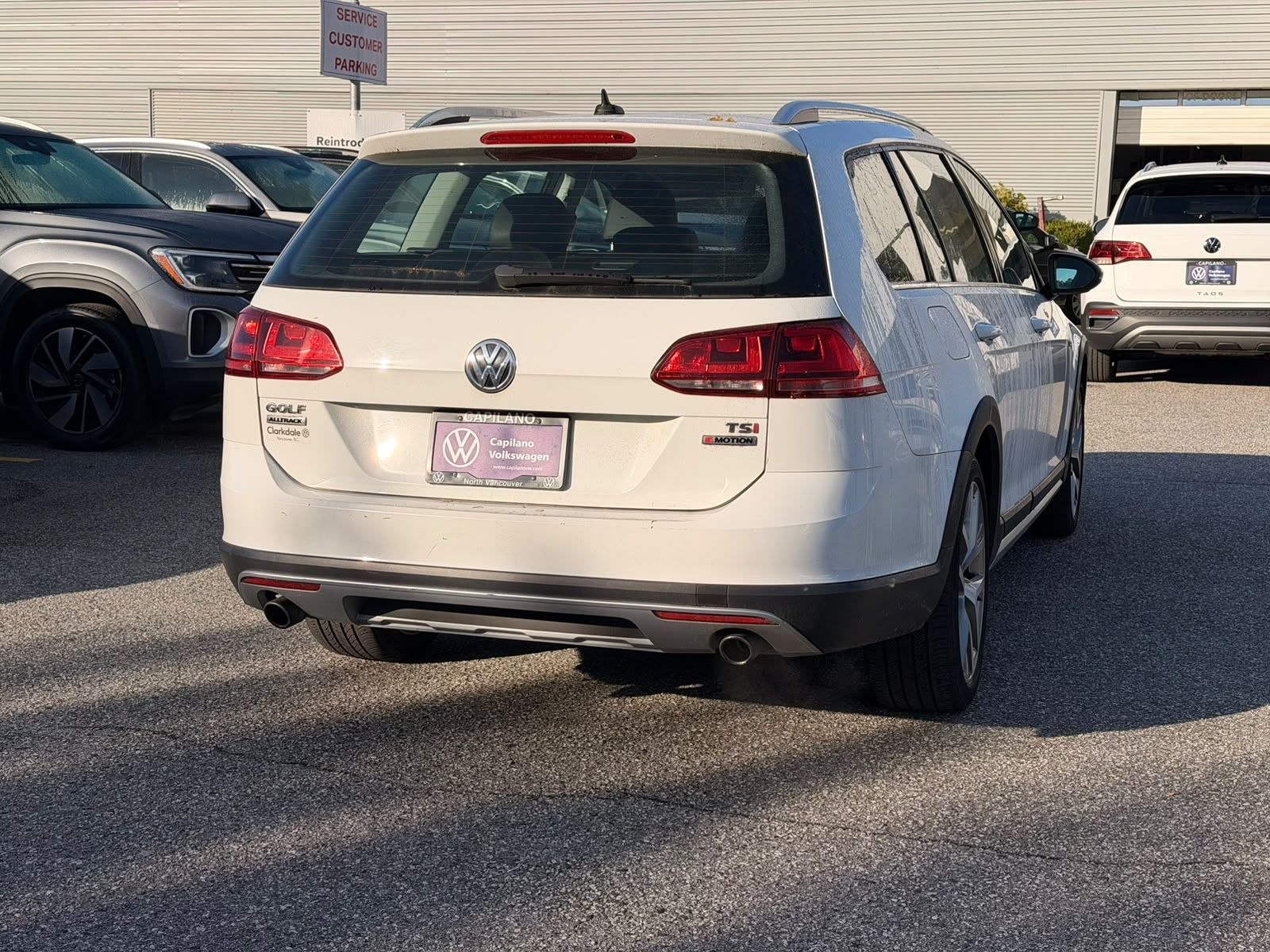 Photo 2017 Volkswagen Golf Alltrack Sportwagen #4