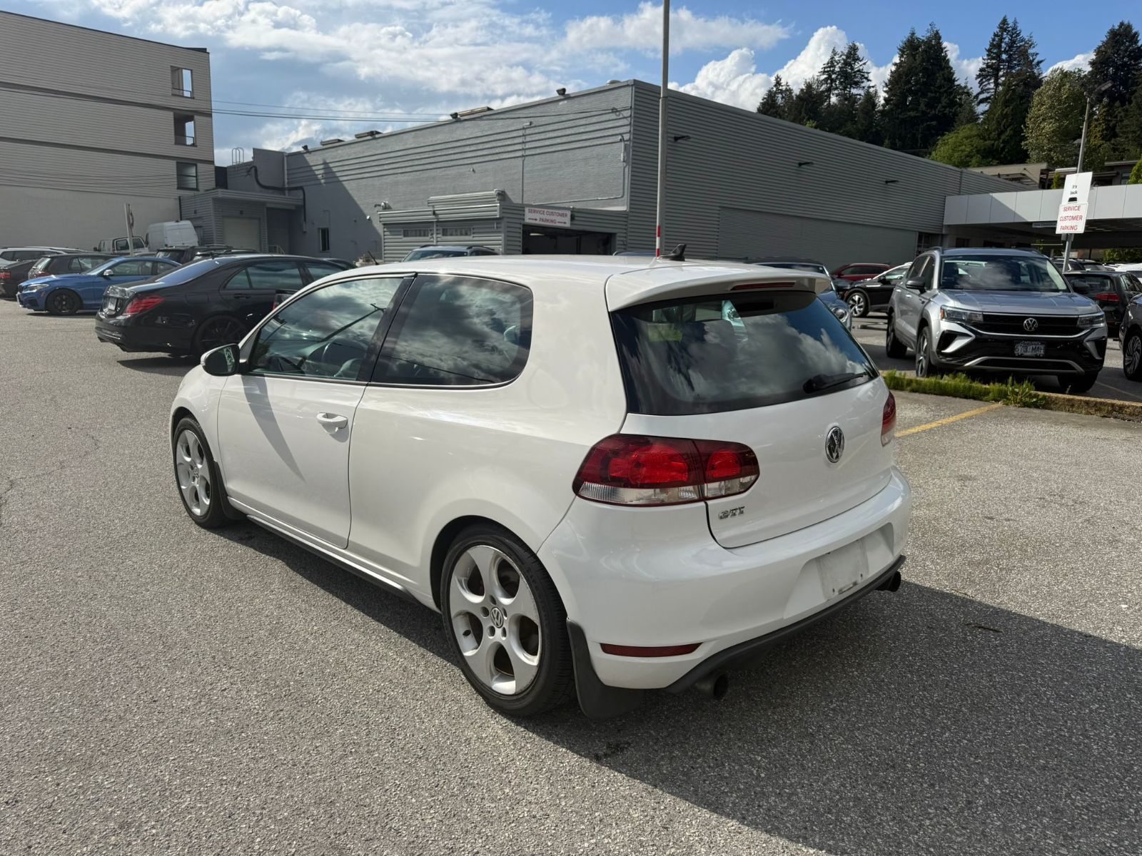 2010 Volkswagen Golf GTI 3-DOOR 2.0T 6-SPEED AUTOMATIC Just Arrived! Luxury Leather Package + Technology Package