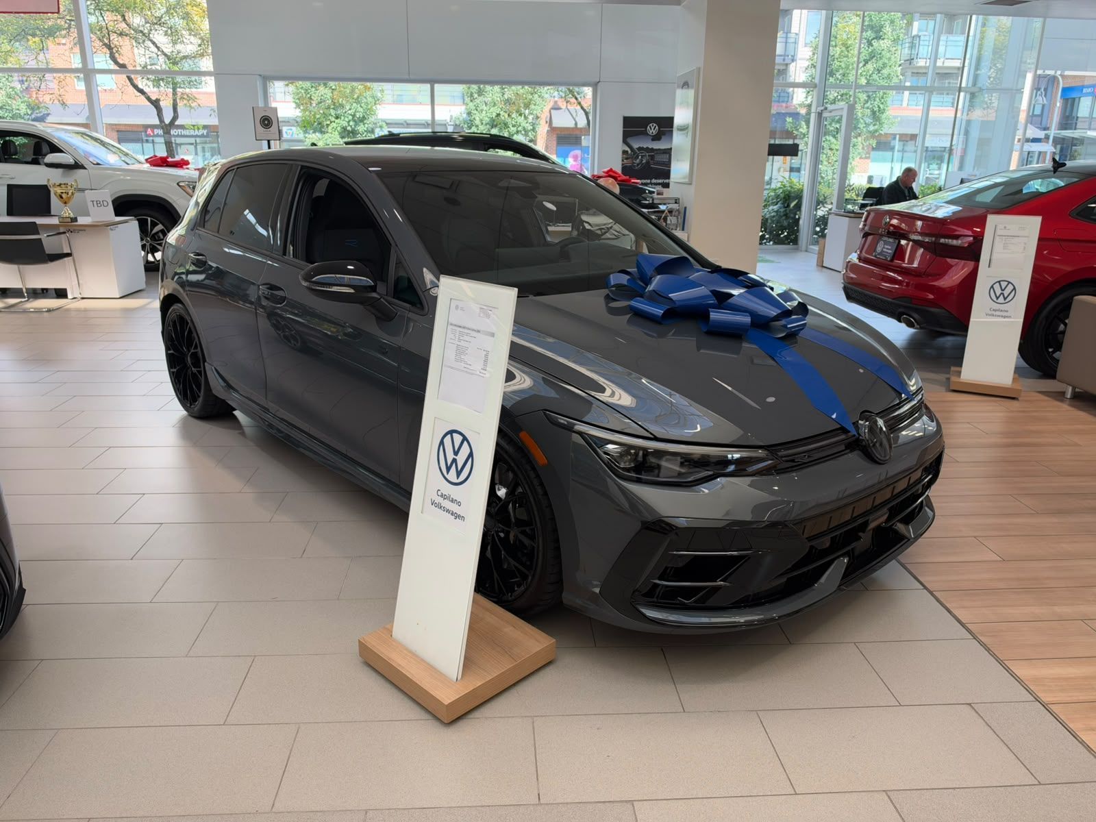 Photo 2026 Volkswagen Golf R R Black Edition 4MOTION #3