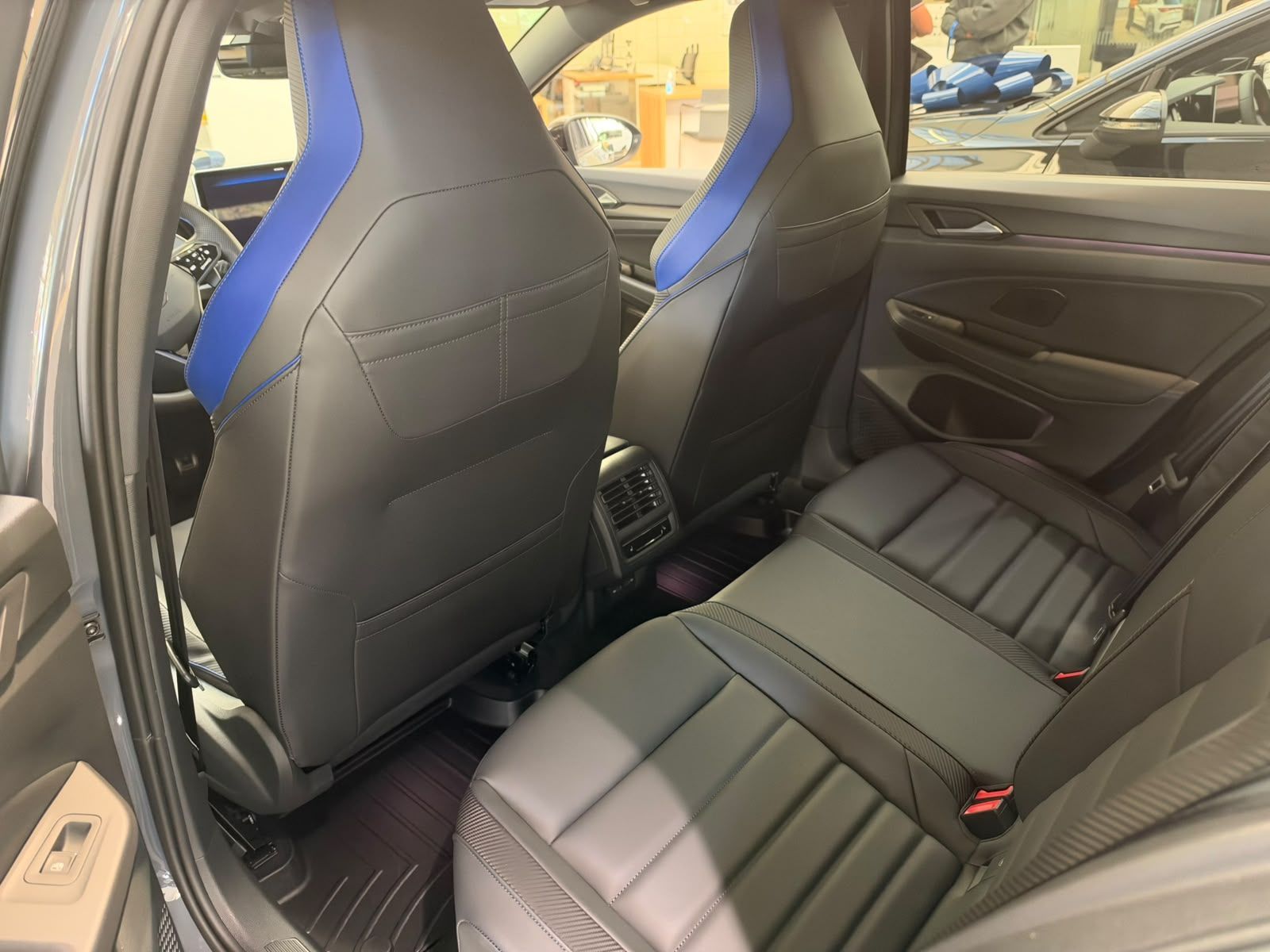 Photo 2026 Volkswagen Golf R R Black Edition 4MOTION #5