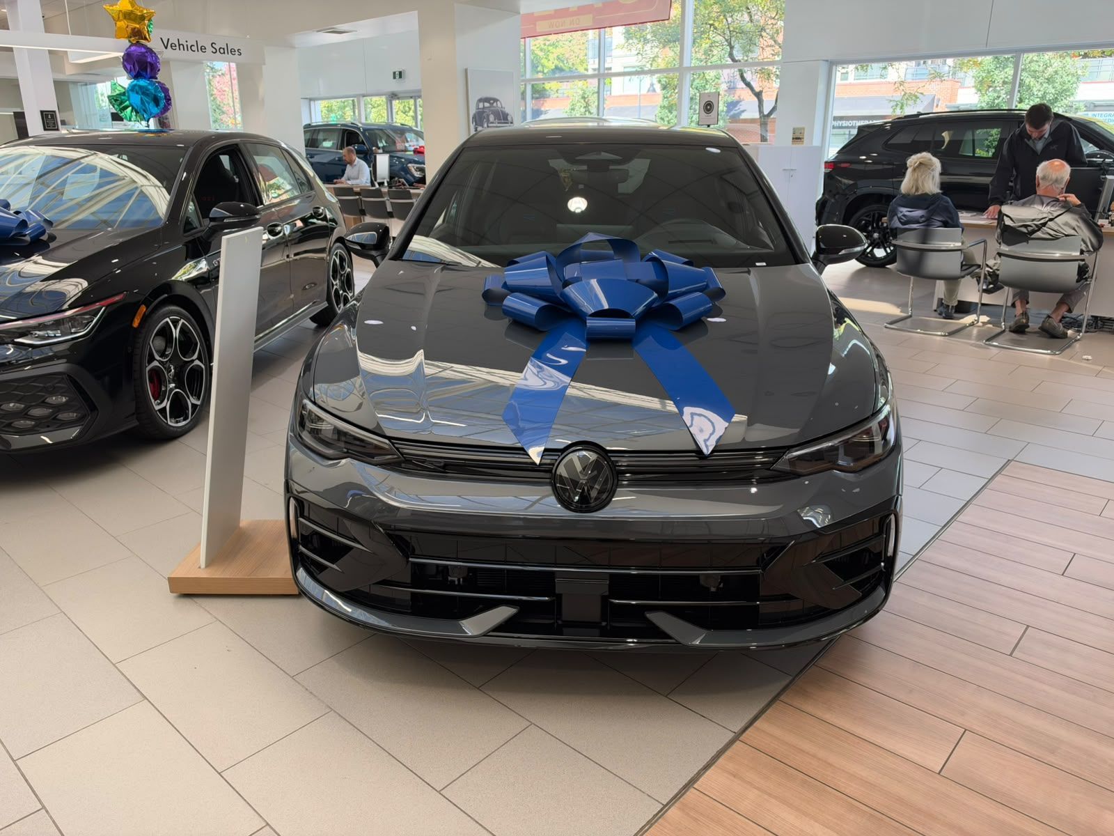 Photo 2026 Volkswagen Golf R R Black Edition 4MOTION #2