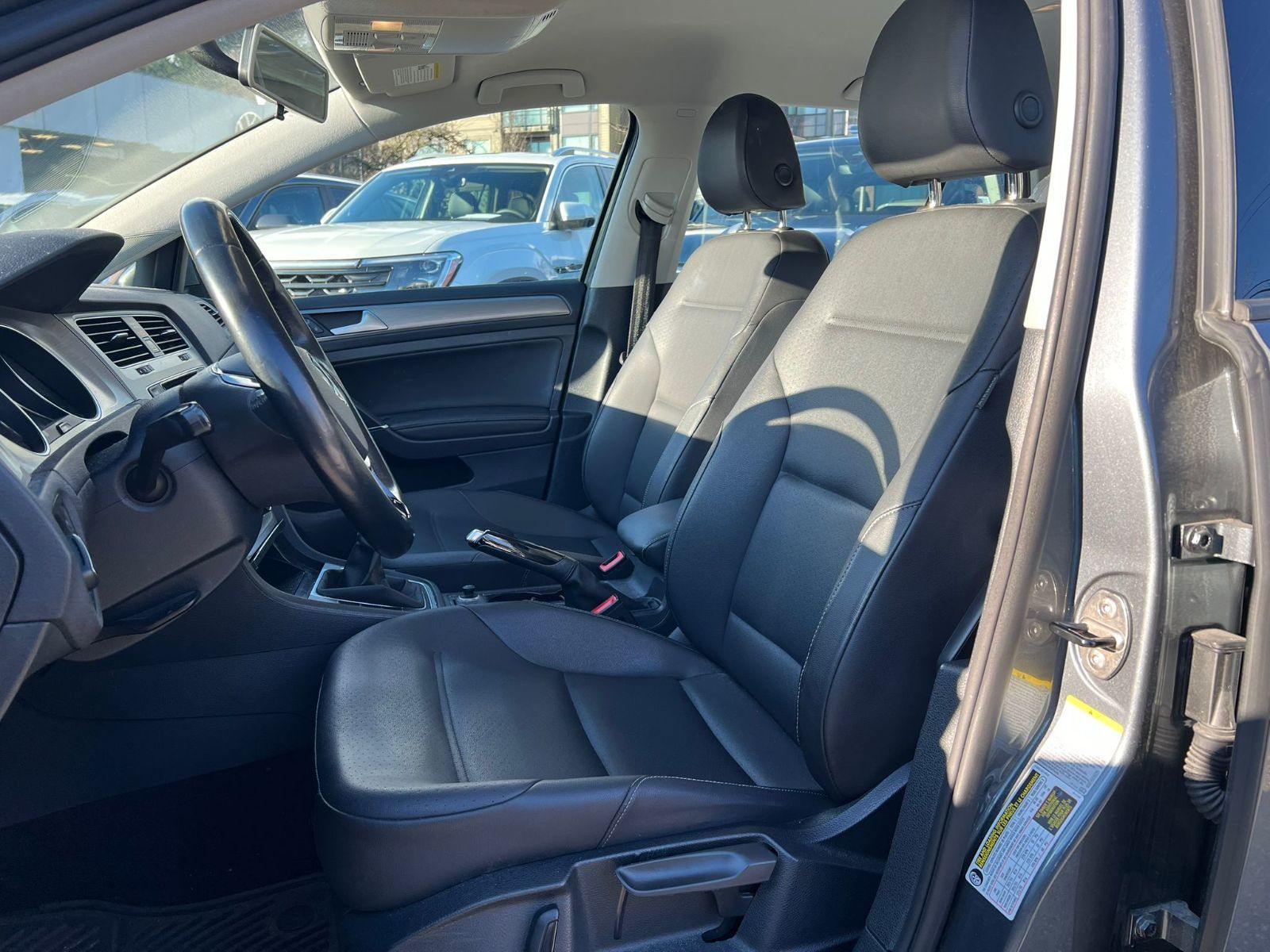 2015 Volkswagen Golf 5-Door Comfortline | 5-Speed/Manual Just Arrived! Pending Safety Inspection