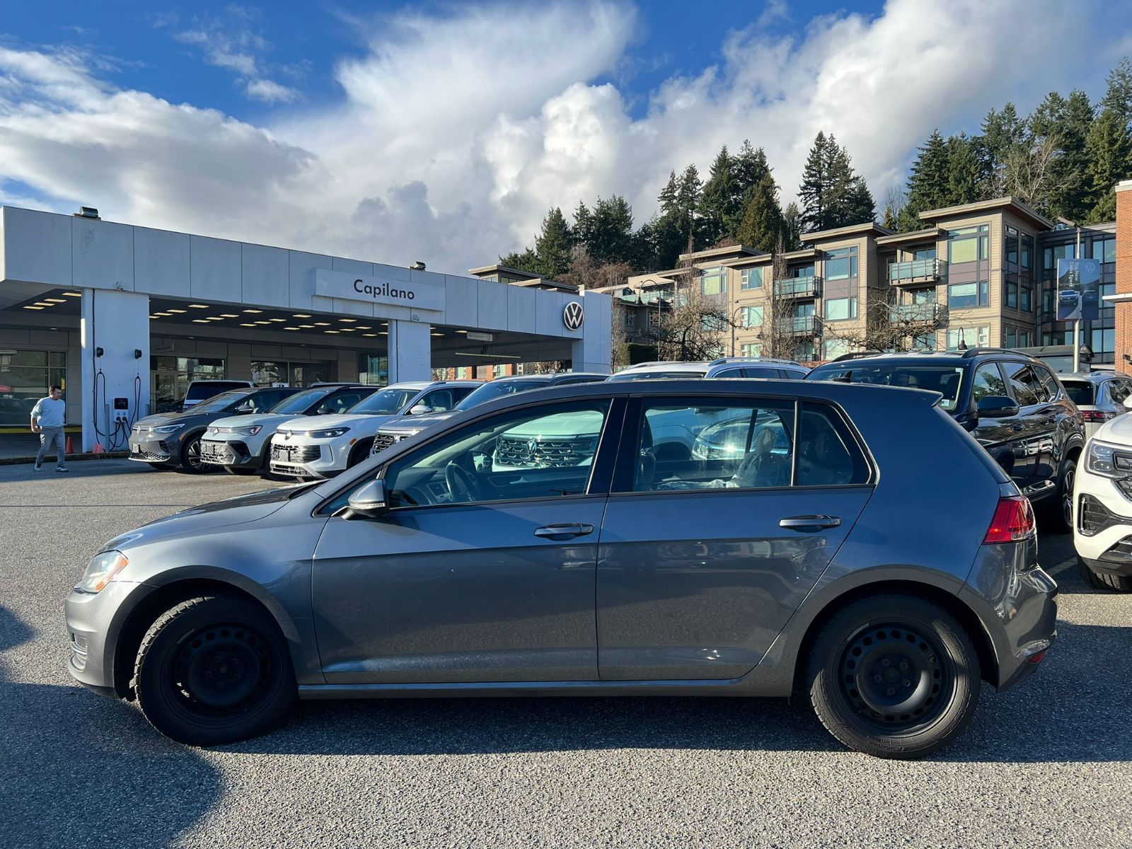 2015 Volkswagen Golf 5-Door Comfortline | 5-Speed/Manual Just Arrived! Pending Safety Inspection