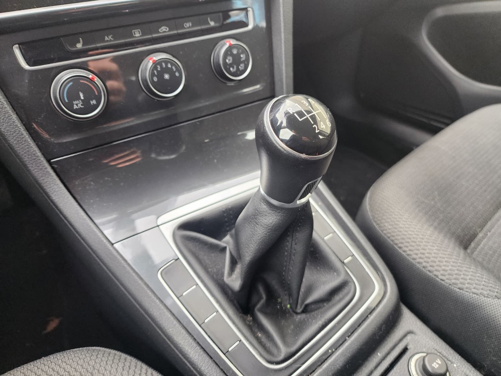 2019 Volkswagen Golf 5-Door 1.4T Comfortline | 6-Speed/Manual Just Arrived! Local Vehicle, No Accidents