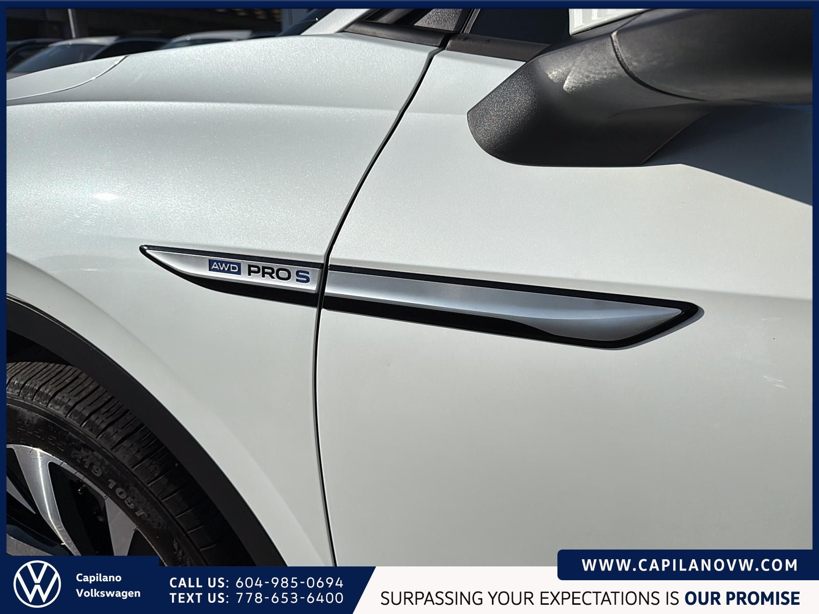 2023 Volkswagen ID.4 Pro AWD | Statement Package Just Arrived! Local, One Owner, Very Well-Equipped