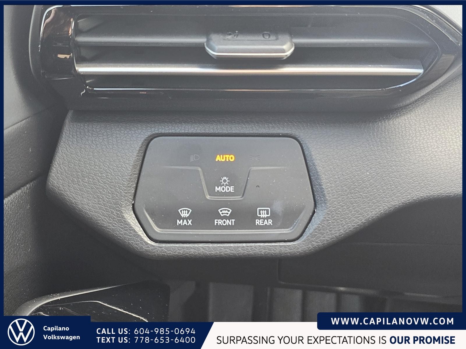 2023 Volkswagen ID.4 Pro AWD | Panoramic Sunroof & Electra Wheels Pckg X-Demo Special!