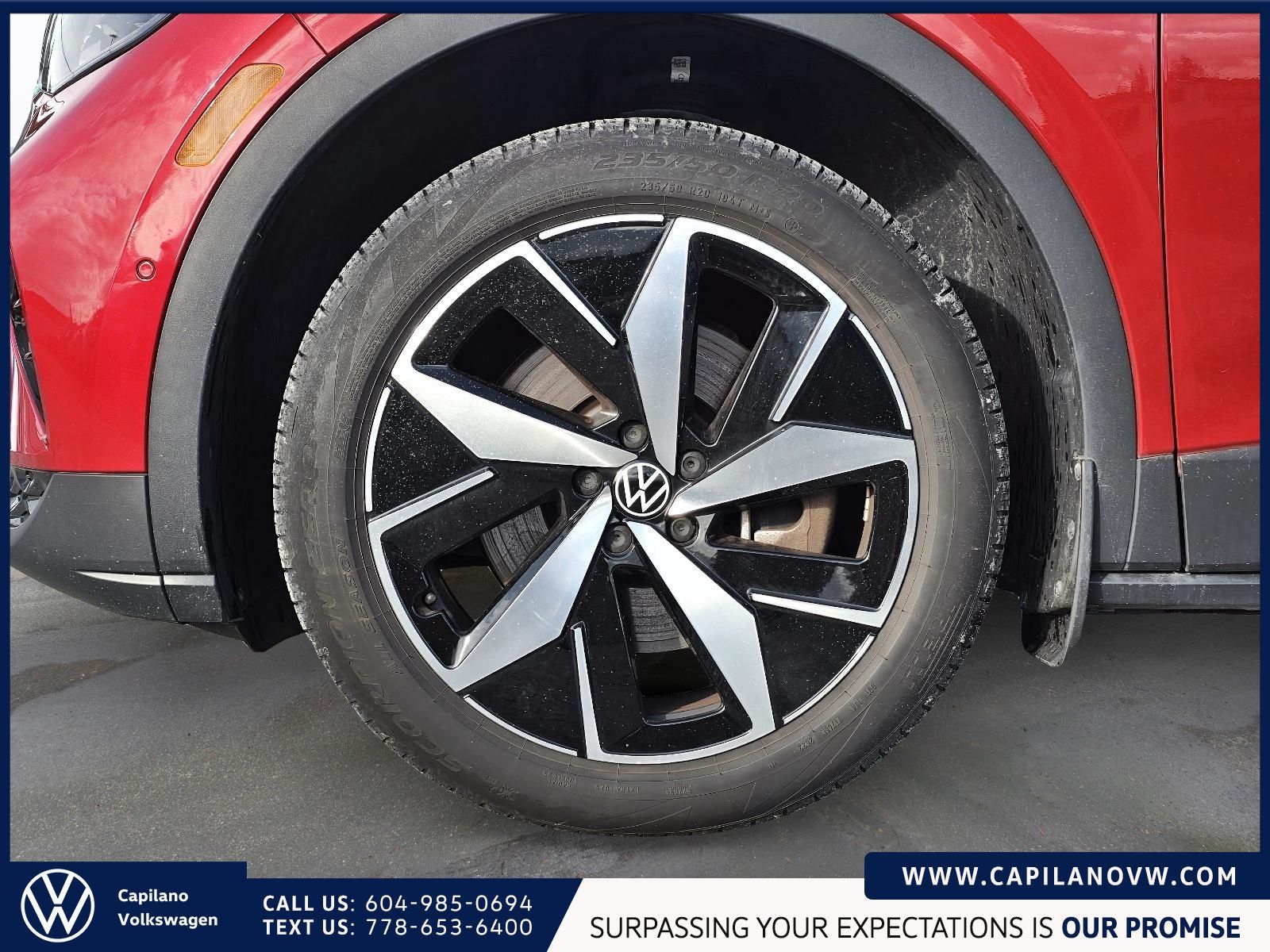 2023 Volkswagen ID.4 Pro AWD | Panoramic Sunroof & Electra Wheels Pckg X-Demo Special!