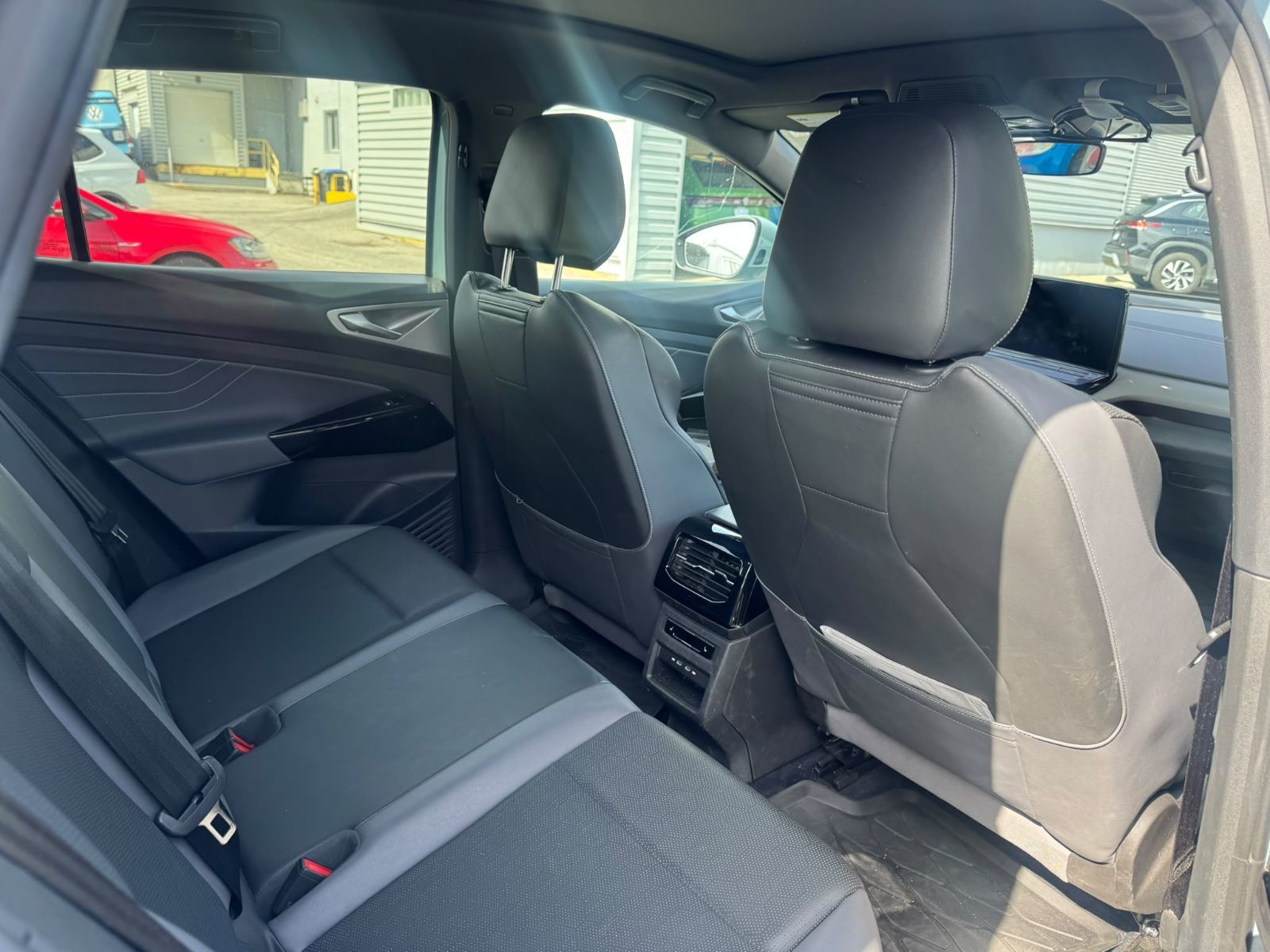 Photo 2023 Volkswagen ID.4 Pro AWD | Statement Package & Heat Pump #7