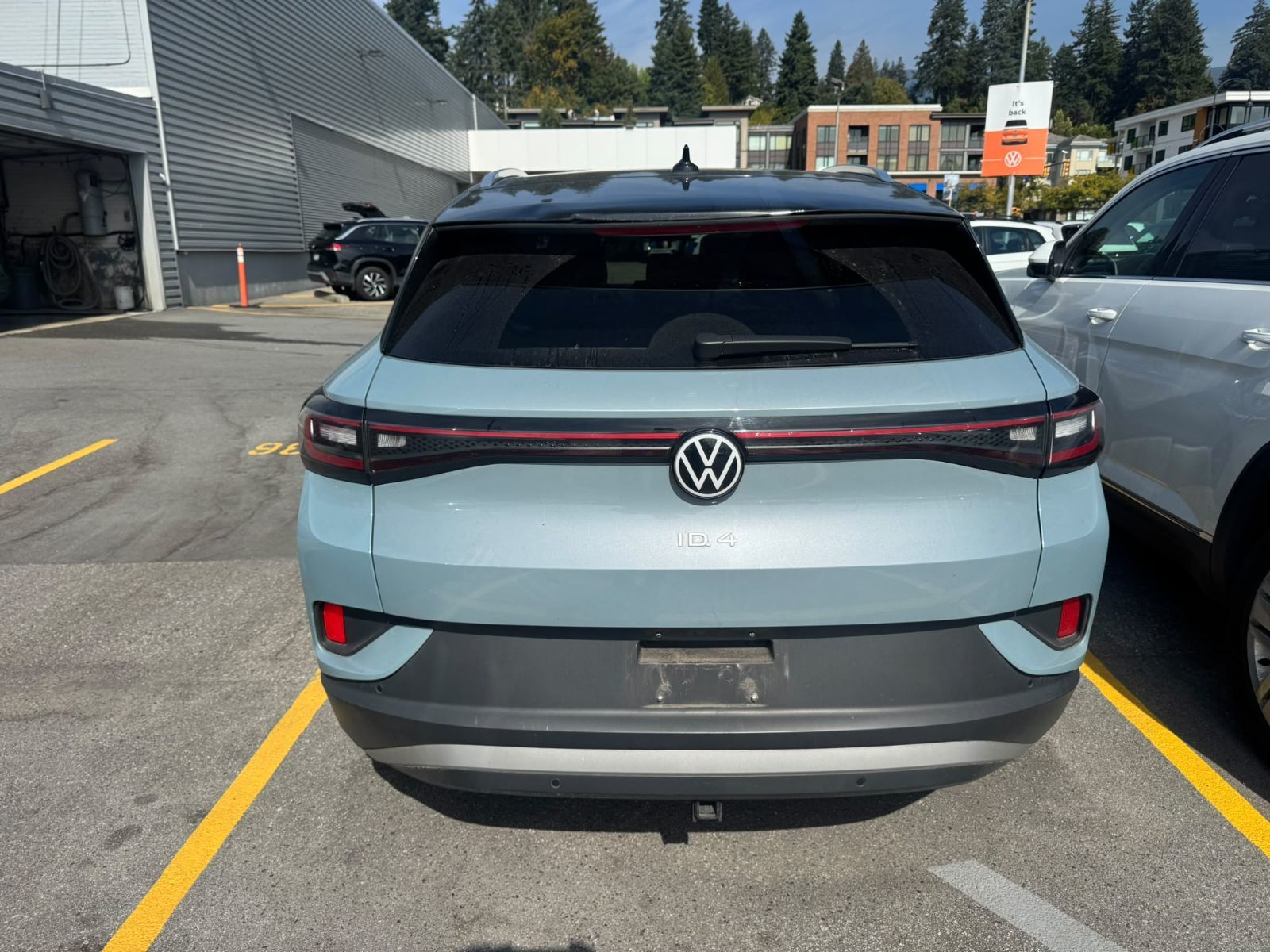 Photo 2023 Volkswagen ID.4 Pro AWD | Statement Package & Heat Pump #5