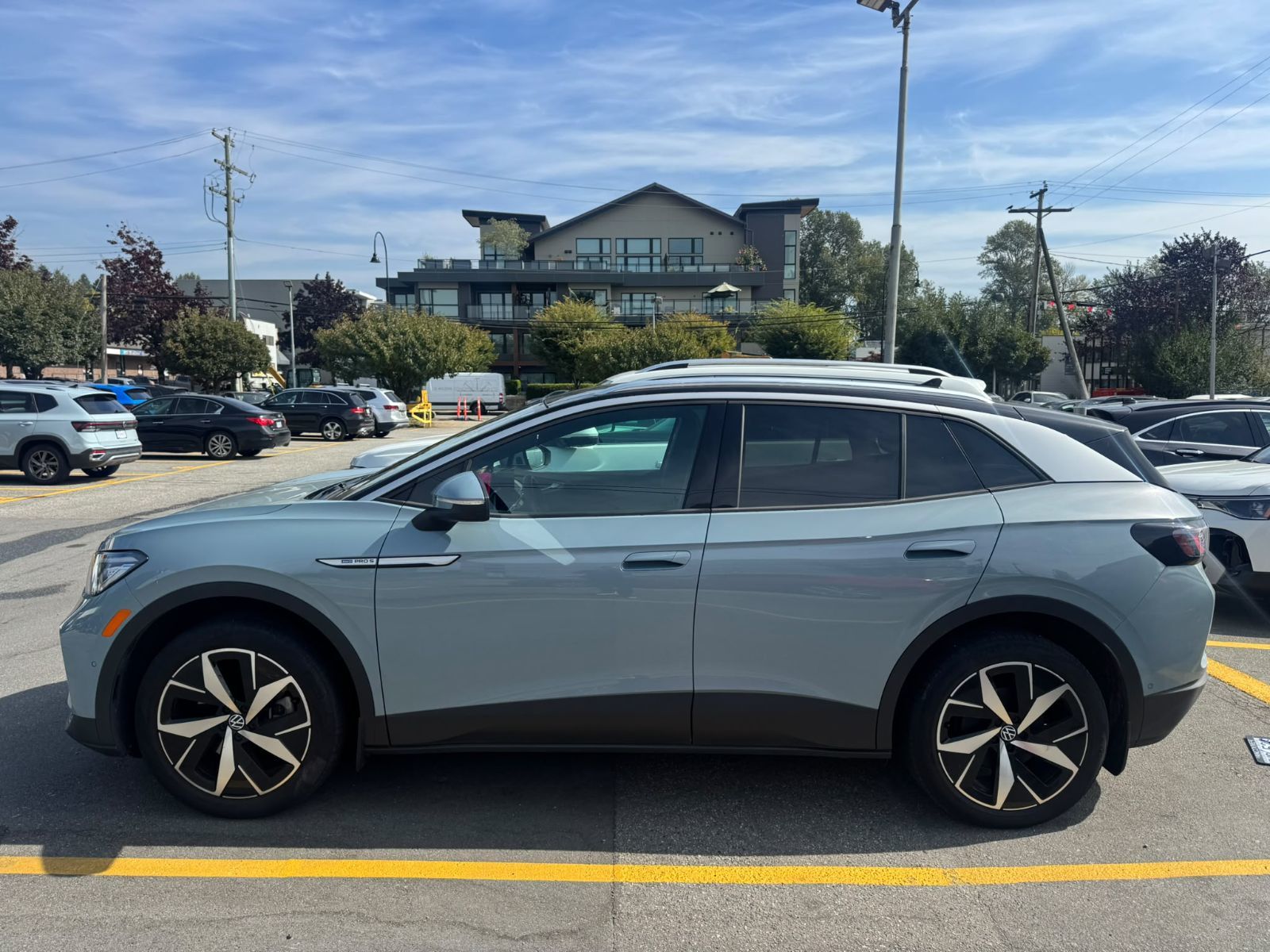 Photo 2023 Volkswagen ID.4 Pro AWD | Statement Package & Heat Pump #3