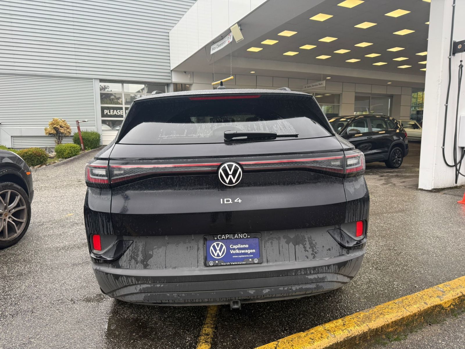 2024 Volkswagen ID.4 Pro AWD | Heat Pump & Panoramic Sunroof Just Arrived! Local, One Owner, No Accidents