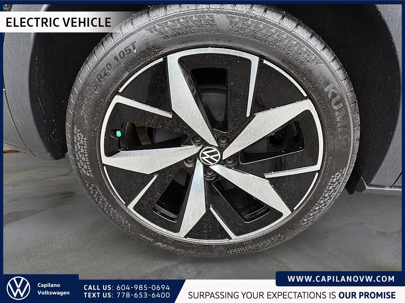 2024 Volkswagen ID.4 Pro AWD | Panoramic Sunroof & Heat Pump Just Arrived! Local Vehicle, One Owner, No Accidents