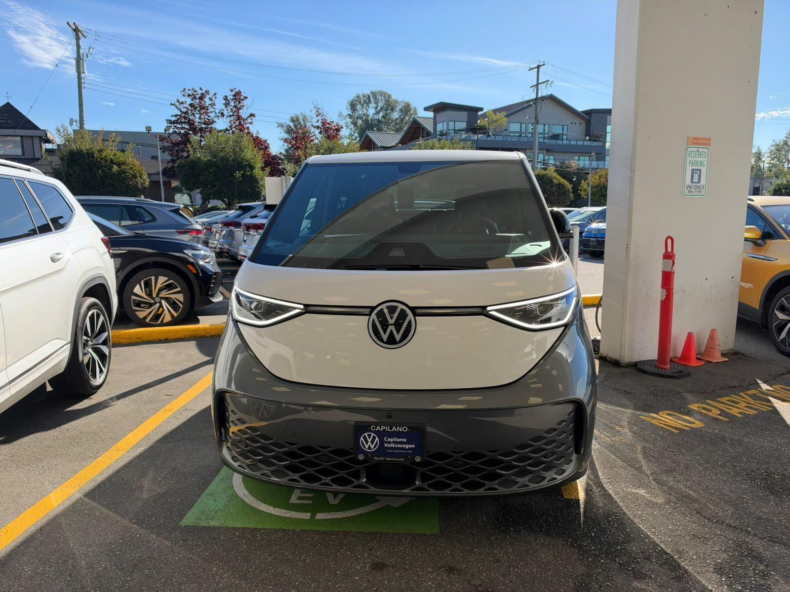 Photo 2025 Volkswagen ID. Buzz 1st Edition 4MOTION #2