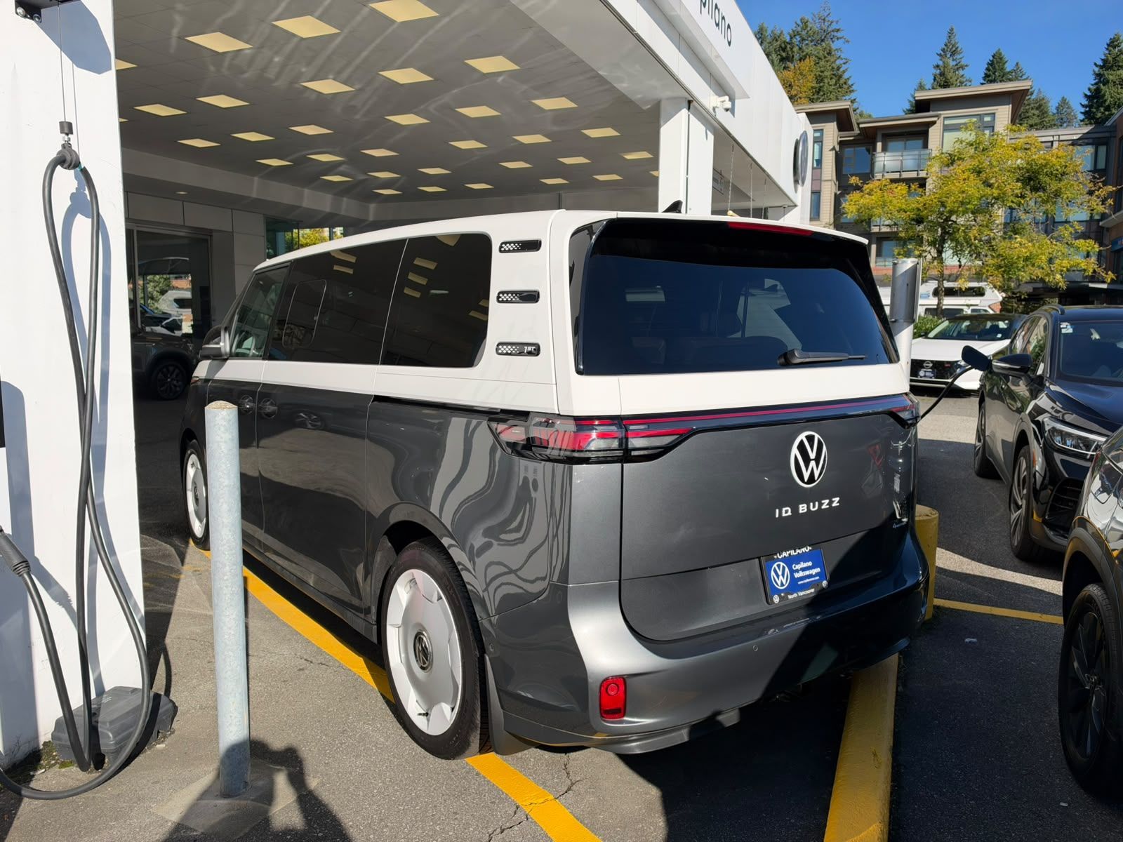 Photo 2025 Volkswagen ID. Buzz 1st Edition 4MOTION #8