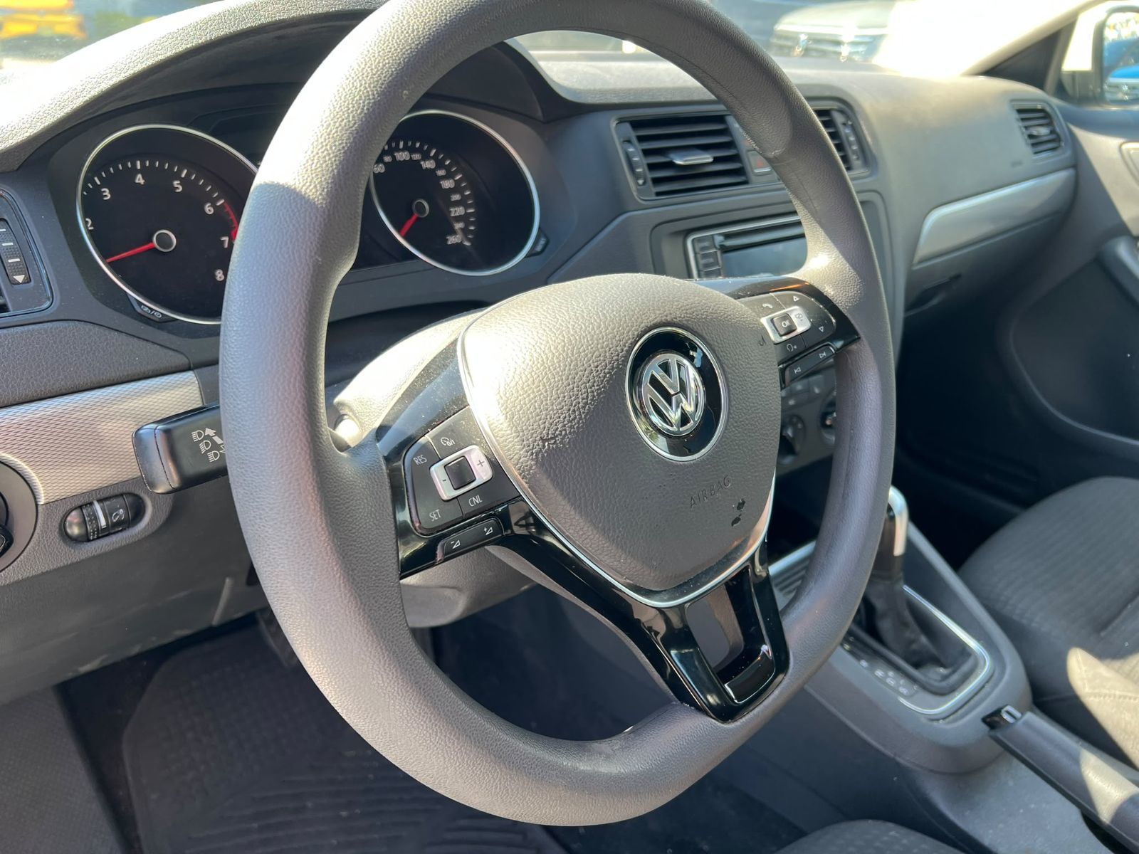 Photo 2016 Volkswagen Jetta Sedan Trendline+ | Connectivity & Appearance Package #4
