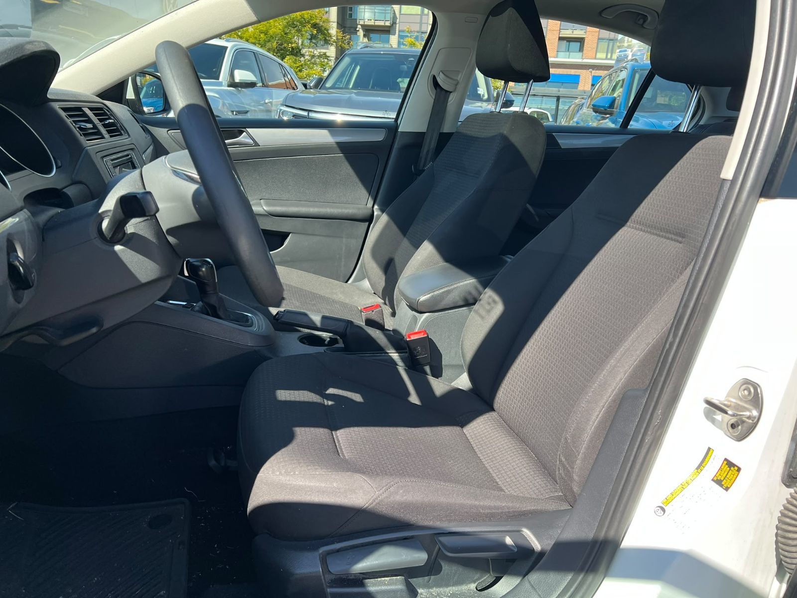 Photo 2016 Volkswagen Jetta Sedan Trendline+ | Connectivity & Appearance Package #7