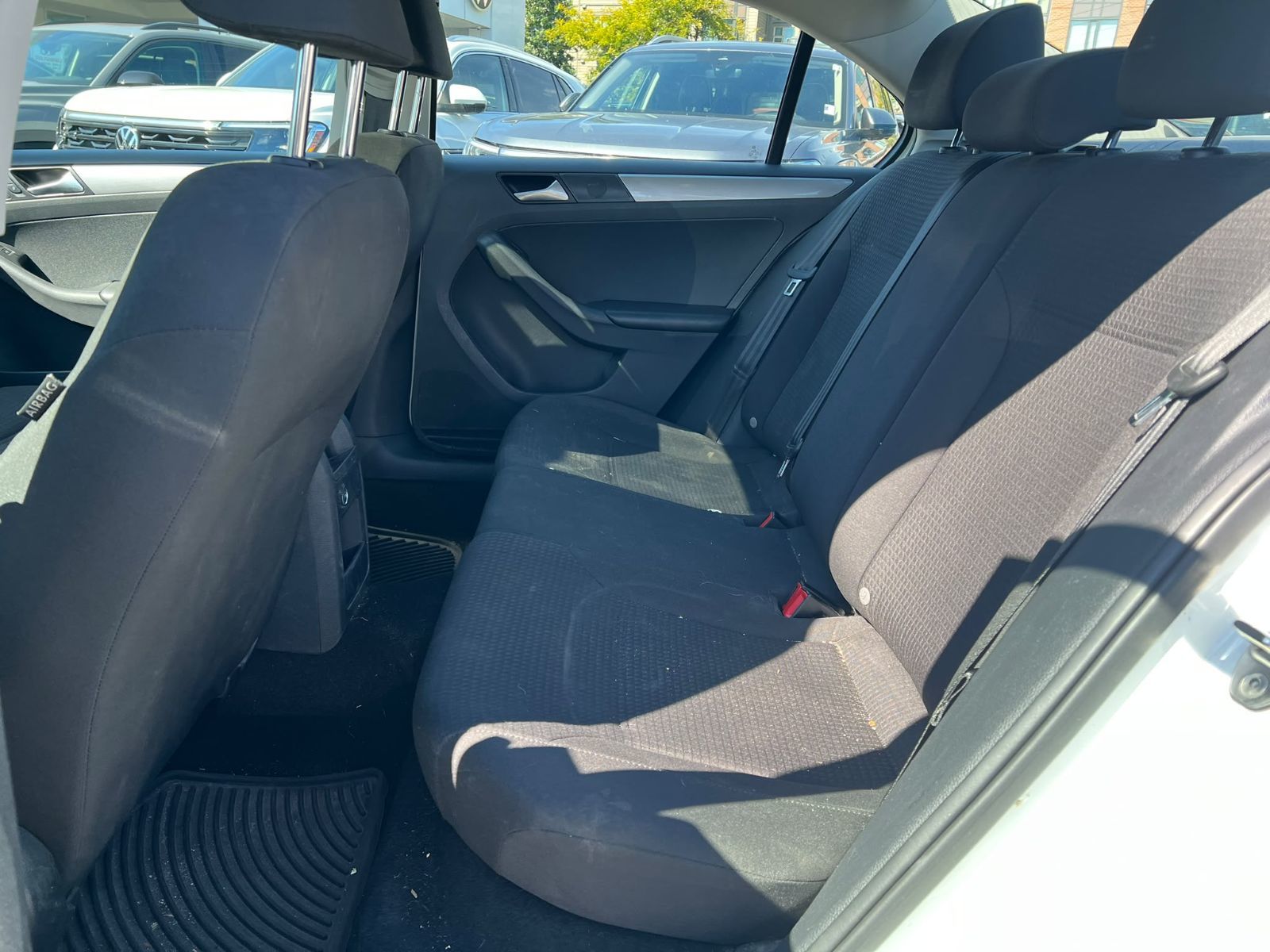 Photo 2016 Volkswagen Jetta Sedan Trendline+ | Connectivity & Appearance Package #8