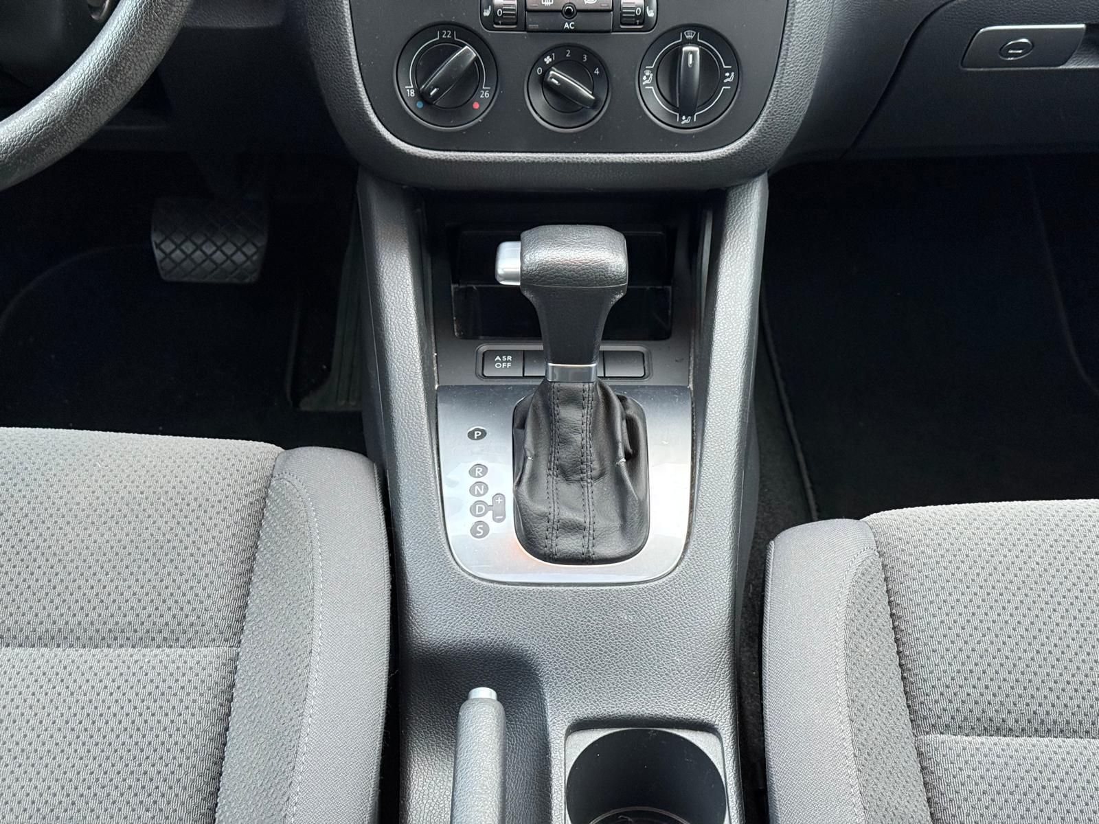 2008 Volkswagen Rabbit 2.5L Automatic 5-Door Heated Front Seats | Sunroof | Local Vehicle