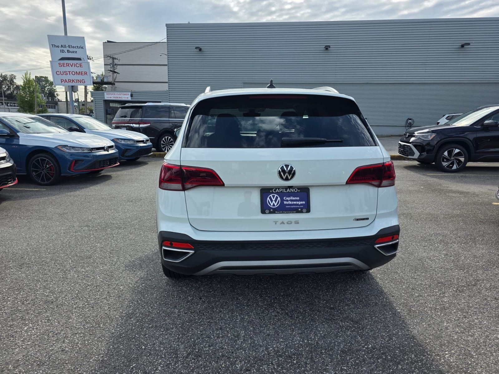 2022 Volkswagen Taos Highline 4MOTION Driver Assistance Package + Alloy Wheels Package