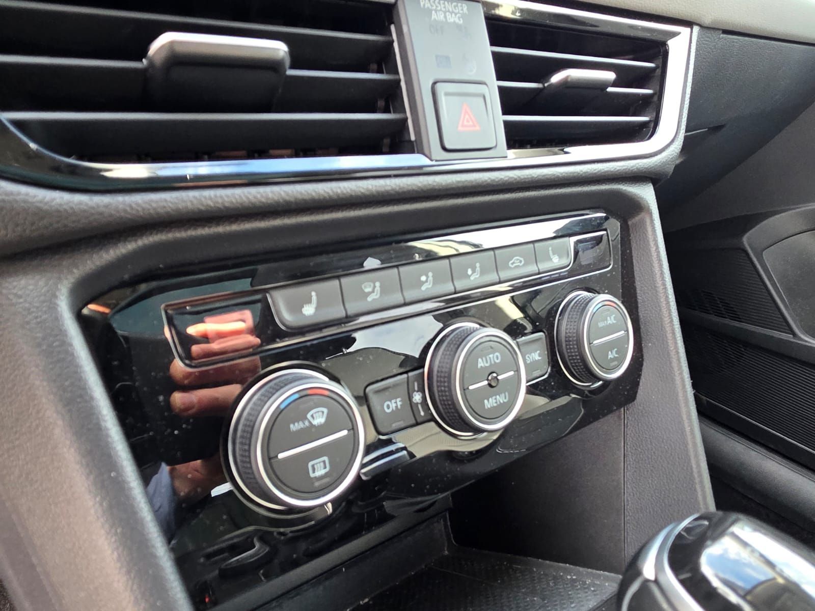 2022 Volkswagen Taos Highline 4MOTION Driver Assistance Package + Alloy Wheels Package