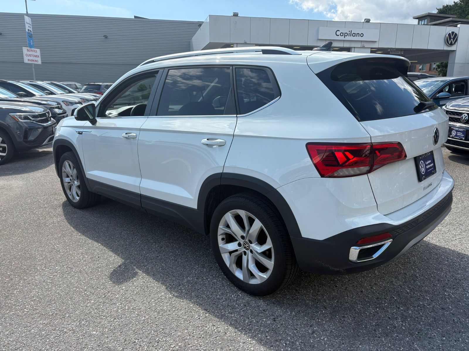 2022 Volkswagen Taos Comfortline 4MOTION Just Arrived! Sunroof & Wheel Package
