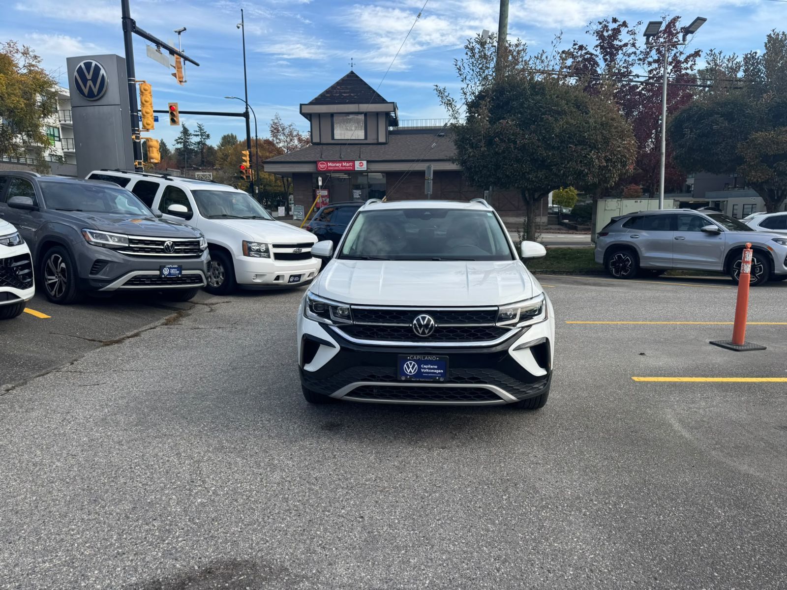 Photo 2022 Volkswagen Taos Highline 4MOTION | Driver Assistance Package #2