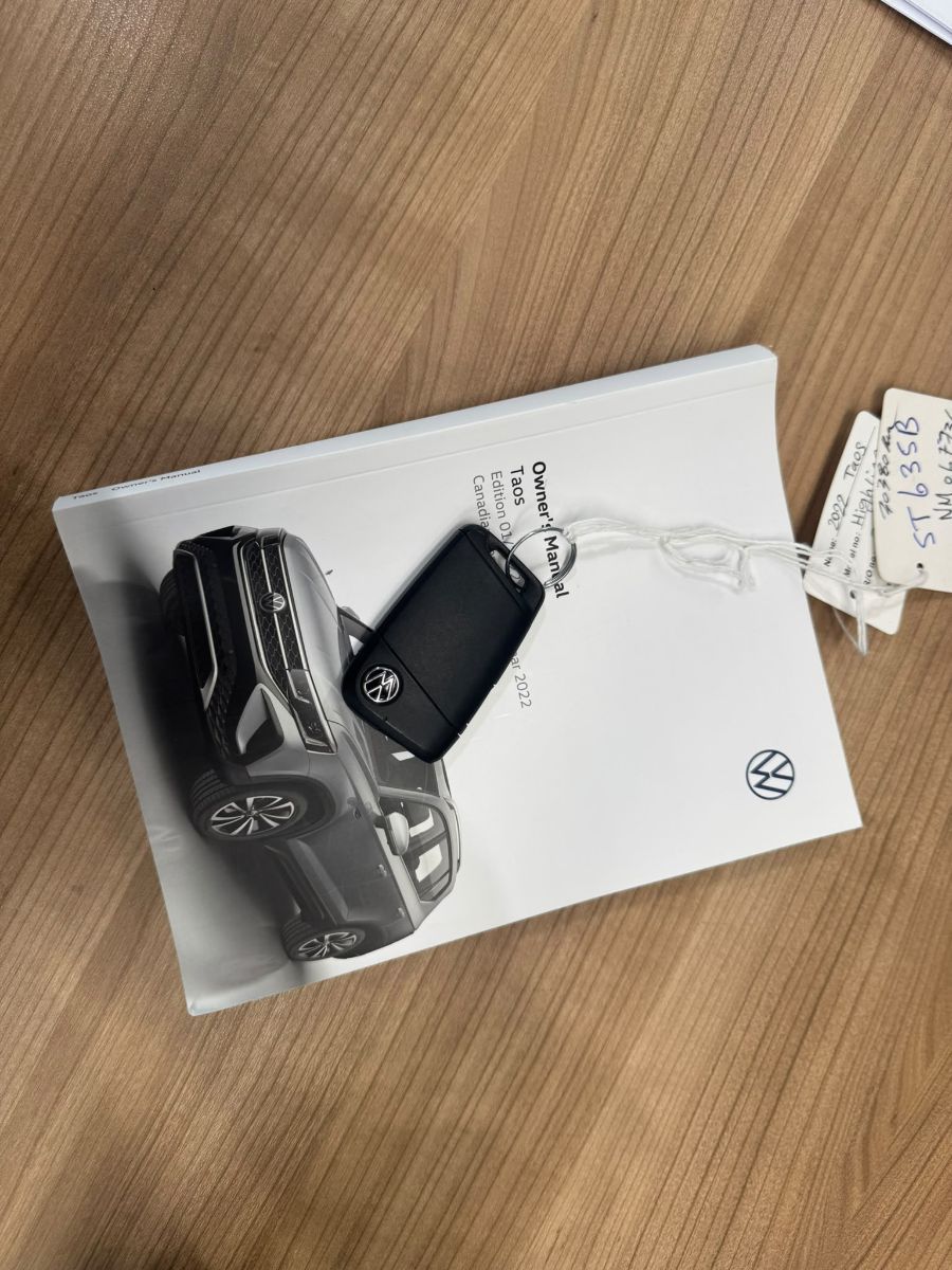 Photo 2022 Volkswagen Taos Highline 4MOTION | Driver Assistance Package #8