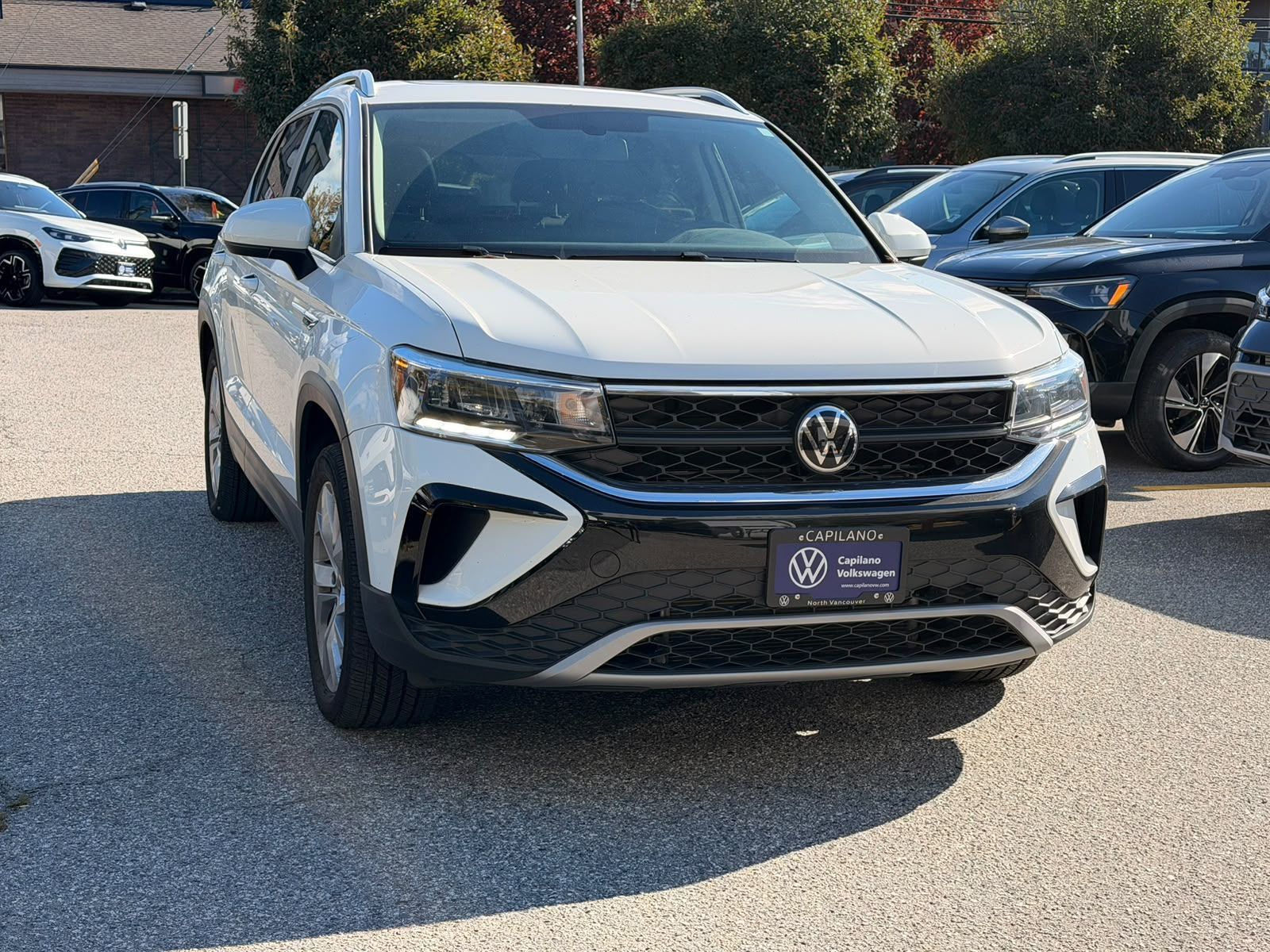 Photo 2022 Volkswagen Taos Comfortline 4MOTION | Sunroof & Wheel Package #3