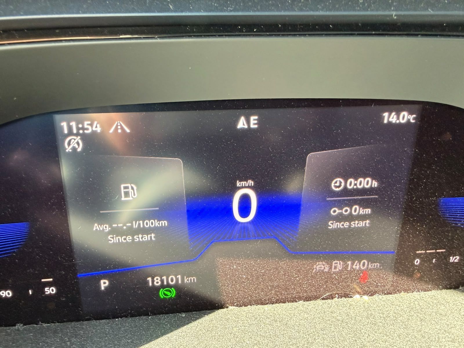 Photo 2022 Volkswagen Taos Comfortline 4MOTION | Sunroof & Wheel Package #4