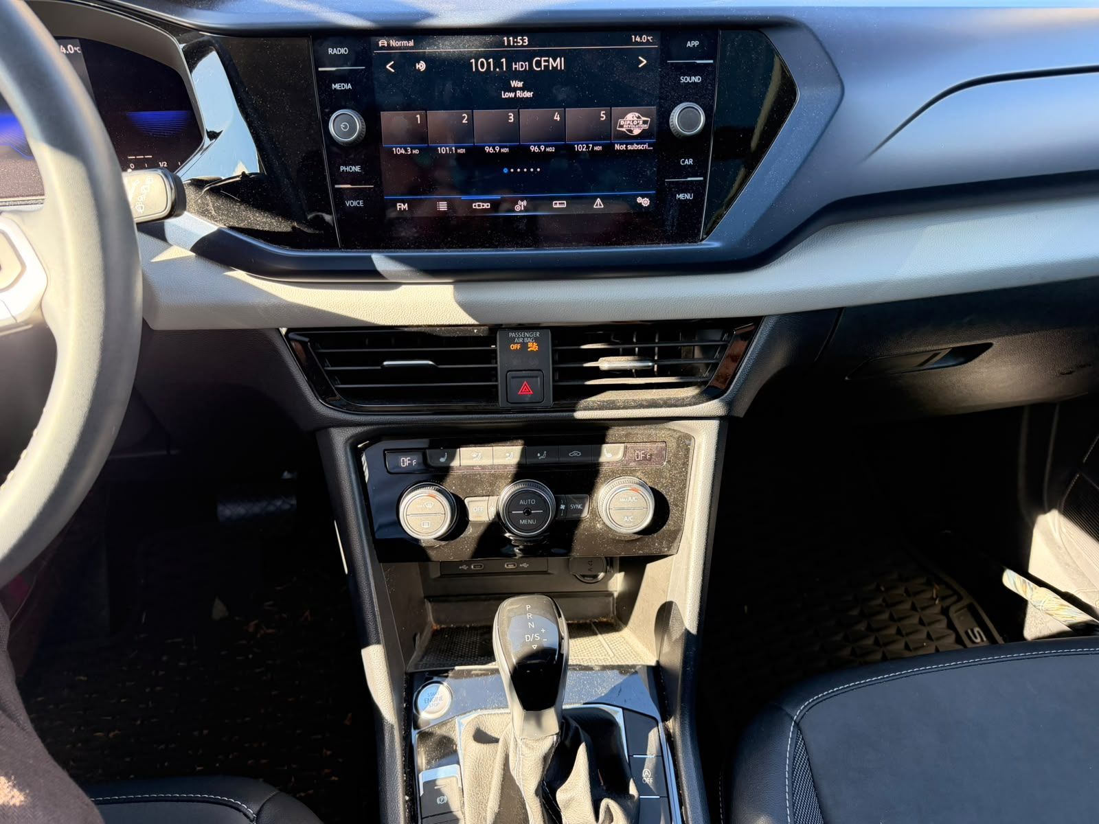 Photo 2022 Volkswagen Taos Comfortline 4MOTION | Sunroof & Wheel Package #7