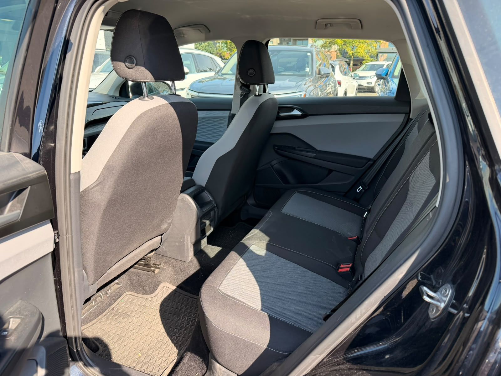 Photo 2023 Volkswagen Taos Trendline 4MOTION #7