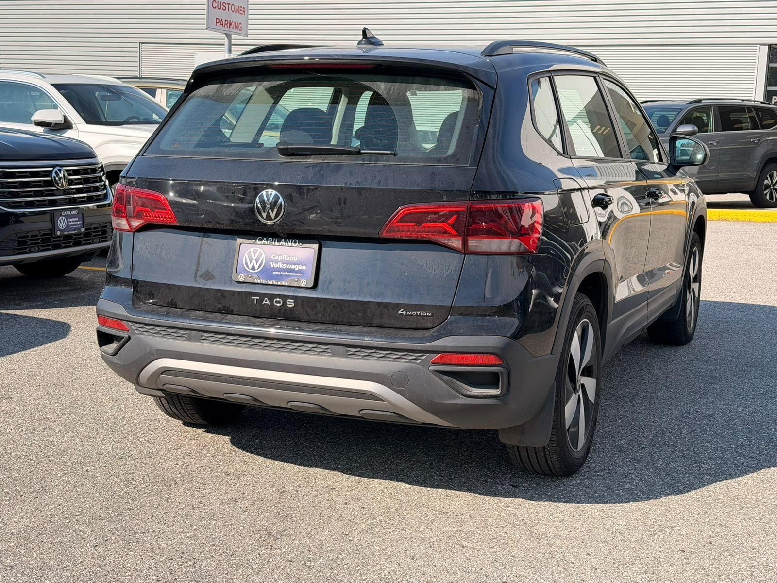 Photo 2023 Volkswagen Taos Trendline 4MOTION #8