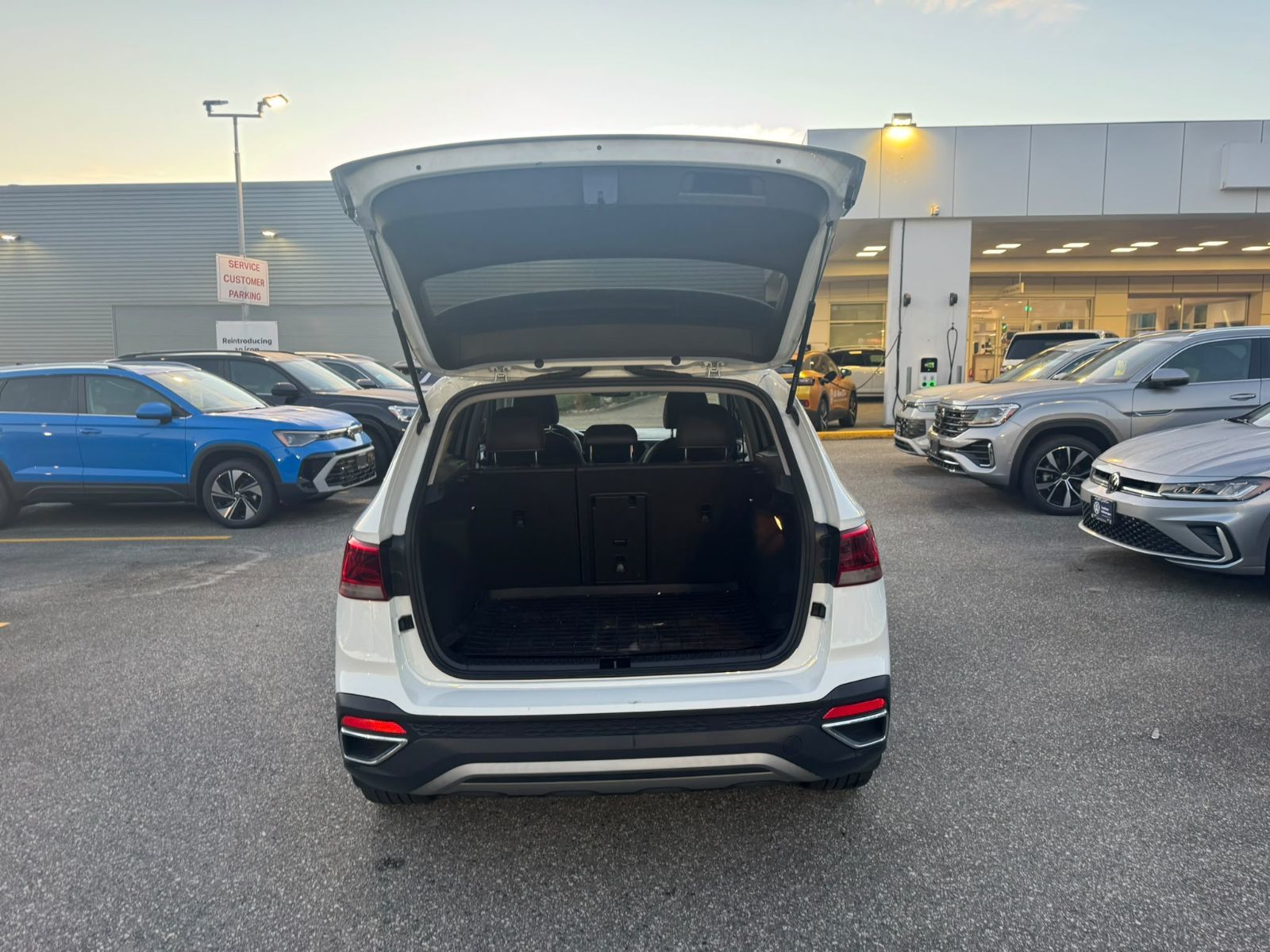 Photo 2023 Volkswagen Taos Comfortline #3