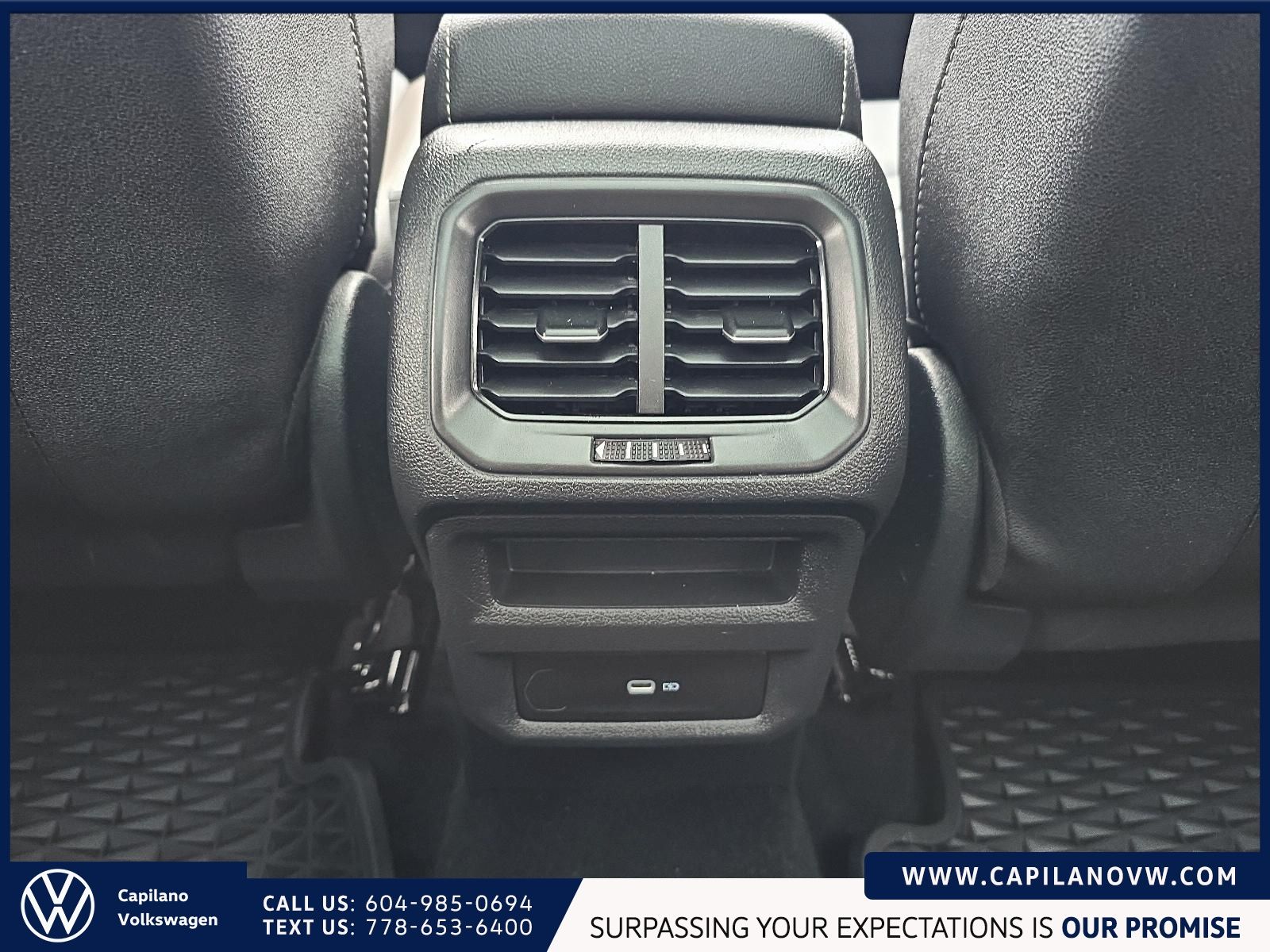 2024 Volkswagen Taos Highline 4MOTION Just Arrived! Local Vehicle, Low KM, No Accidents