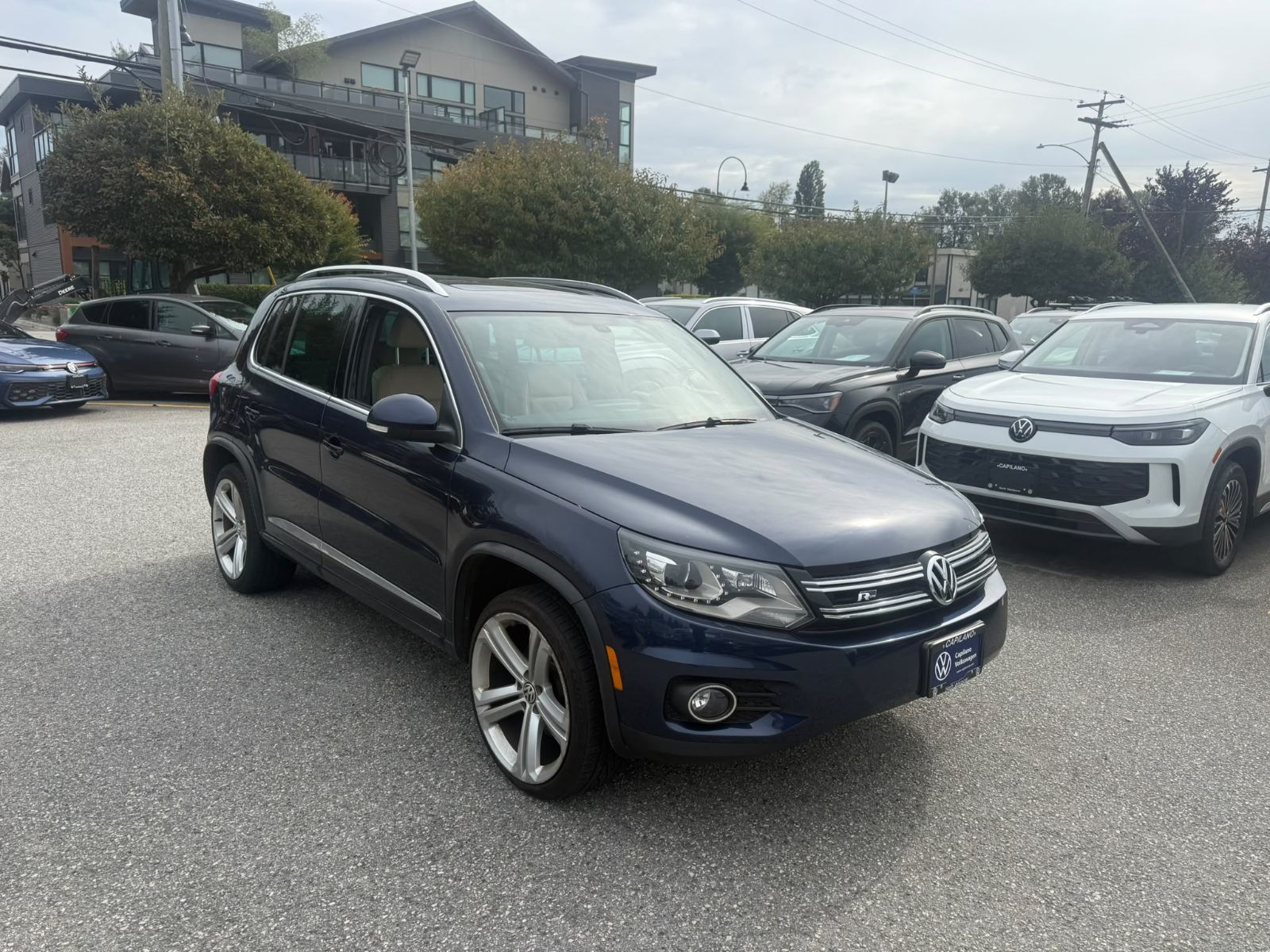 Photo 2014 Volkswagen Tiguan Highline 4MOTION | R Line Package #3