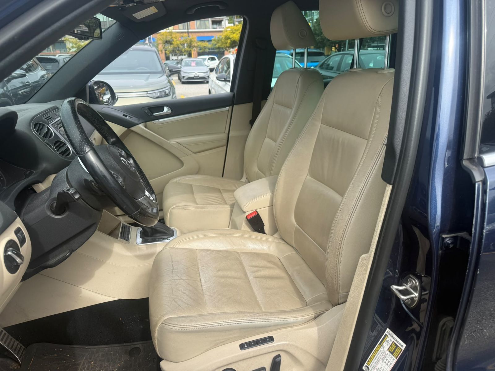 Photo 2014 Volkswagen Tiguan Highline 4MOTION | R Line Package #6
