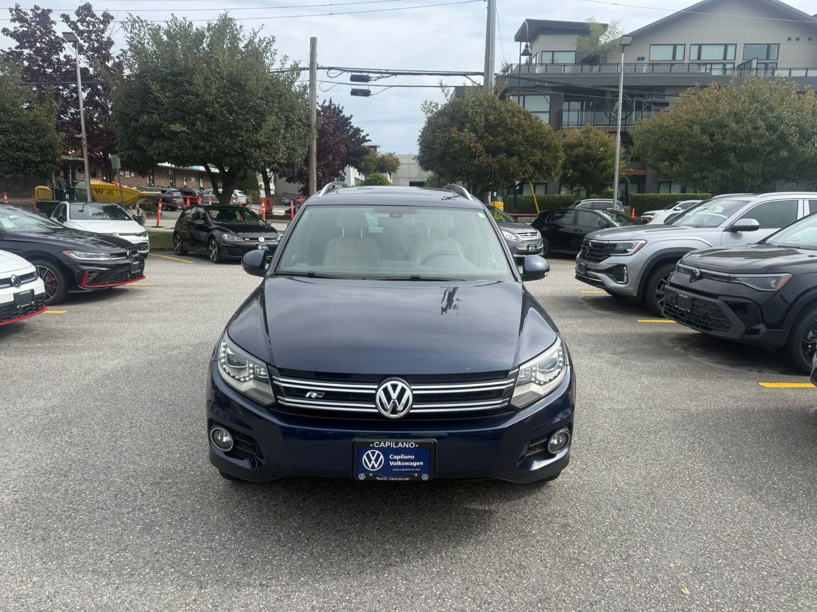 Photo 2014 Volkswagen Tiguan Highline 4MOTION | R Line Package #2