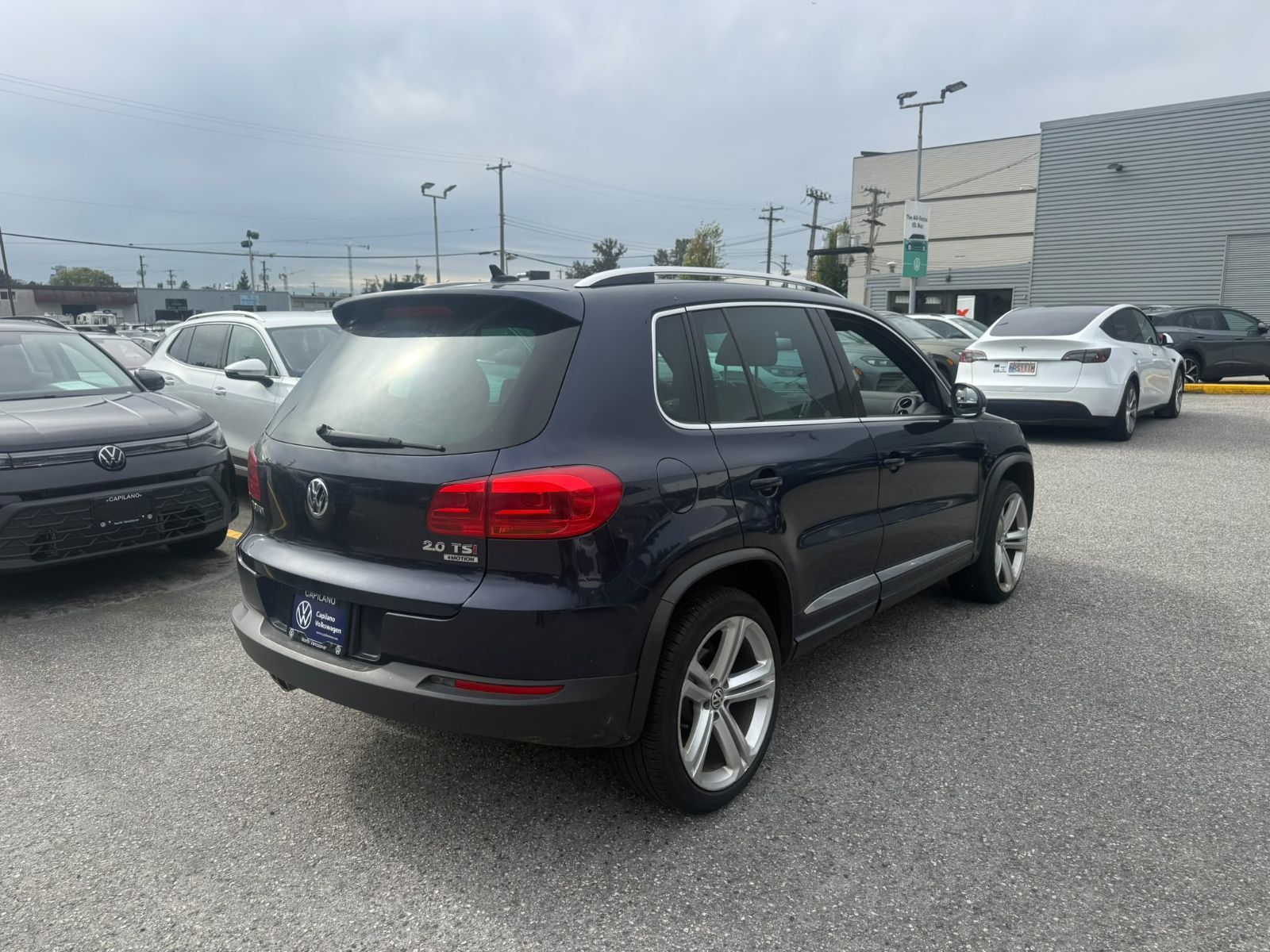 Photo 2014 Volkswagen Tiguan Highline 4MOTION | R Line Package #8
